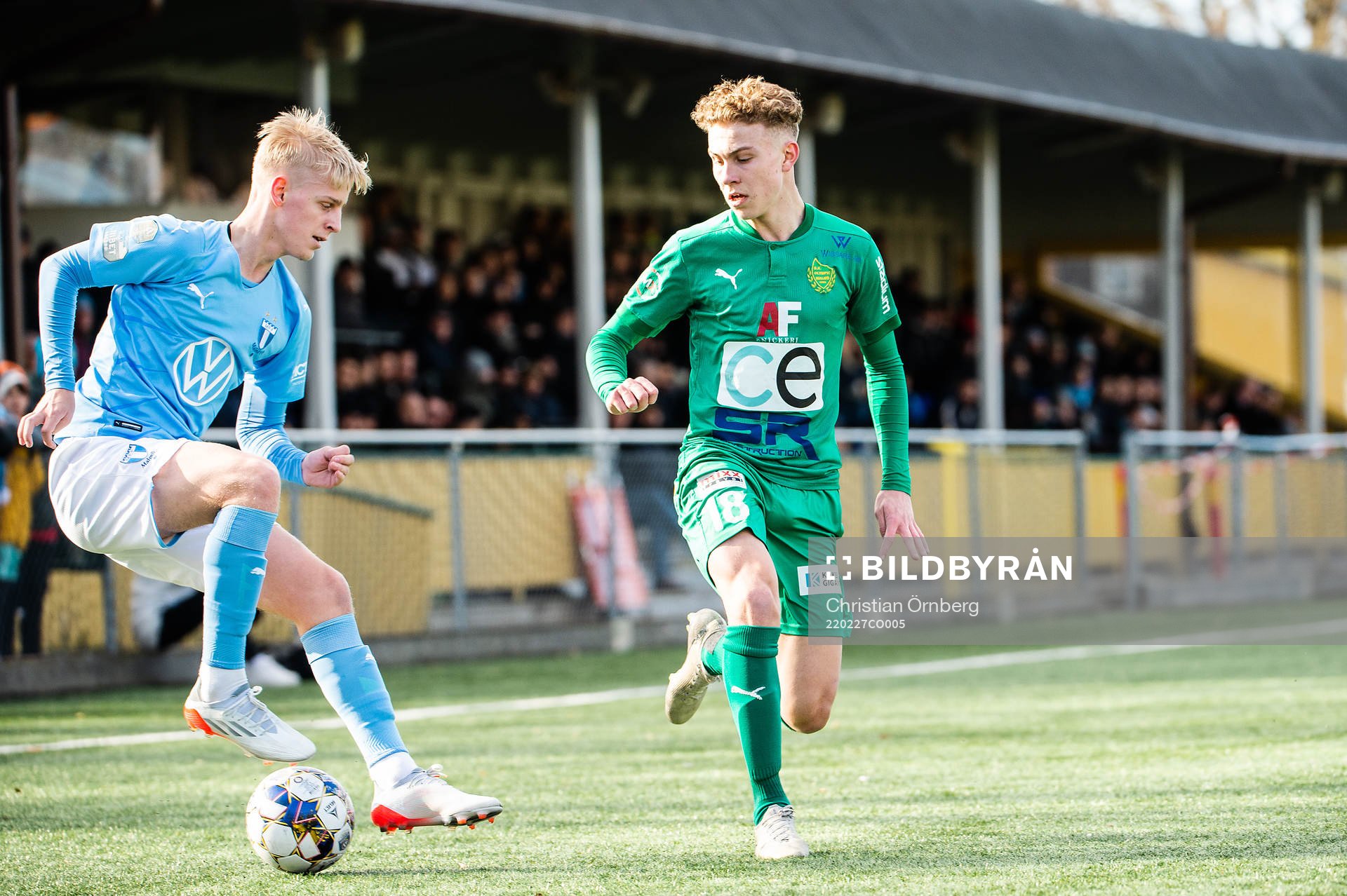 Malmö FFs Emil Lindman och BK Olympics Hugo Bolin under en U21 träningsmatch mellan Malmö FF och BK Olympic den 27 februari 2022 i Malmö.
