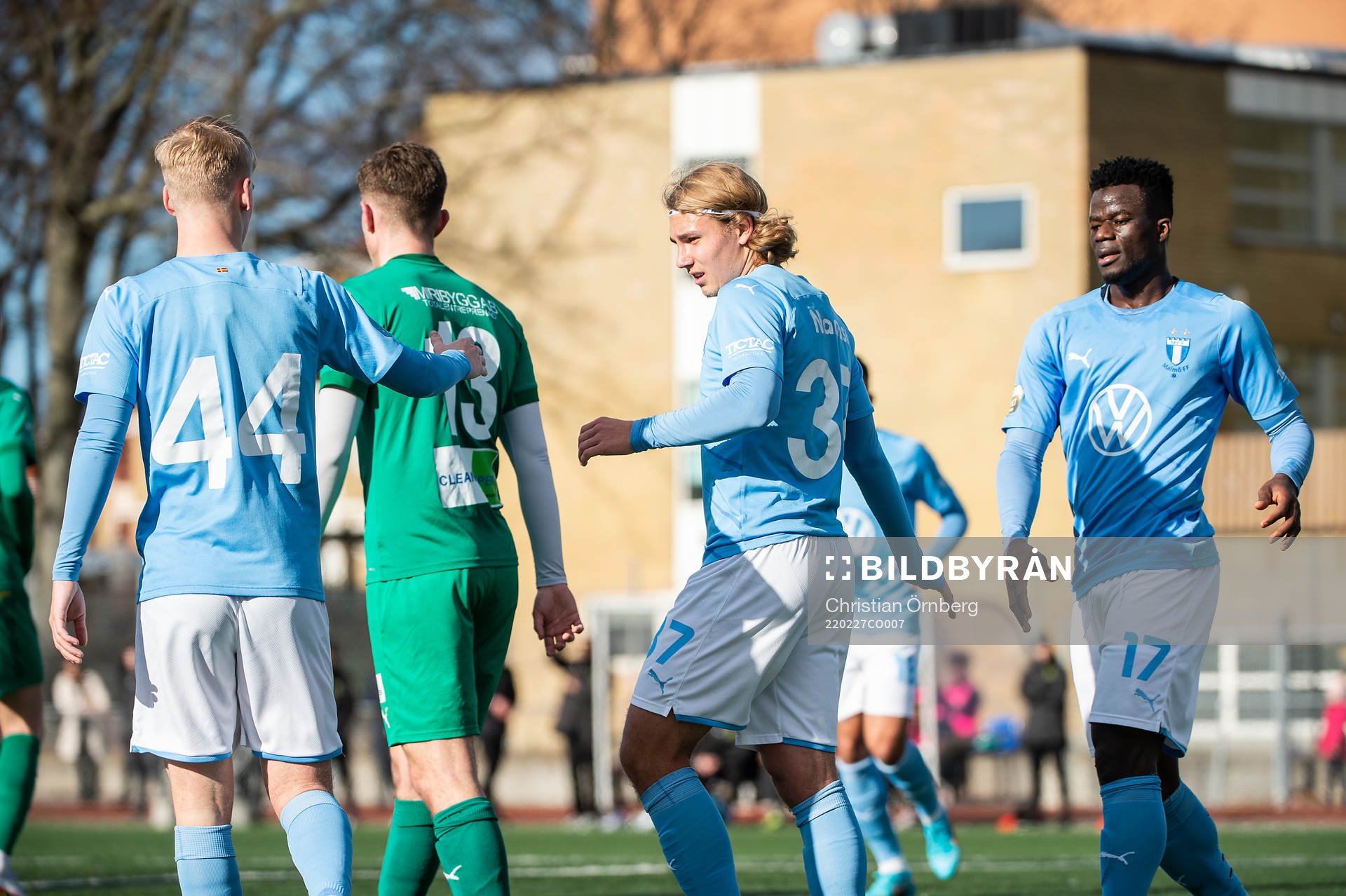 Malmö FFs Sebastian Nanasi jublar med Emil Lindman  och