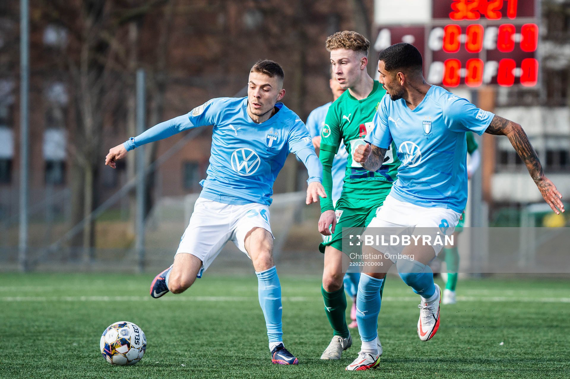 Malmö FFs Patriot Sejdiu och Sergio Pena mot BK Olympics
