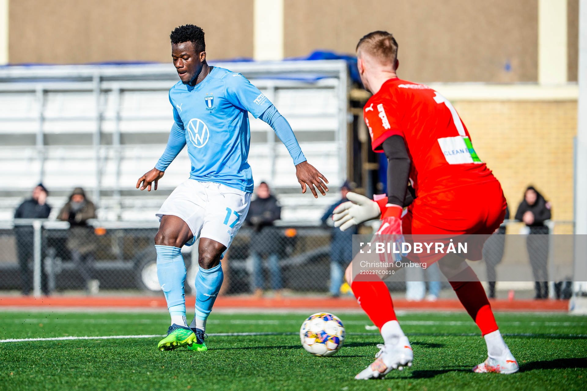 Malmö FFs Malik Abubakari mot BK Olympics målvakt Jesper