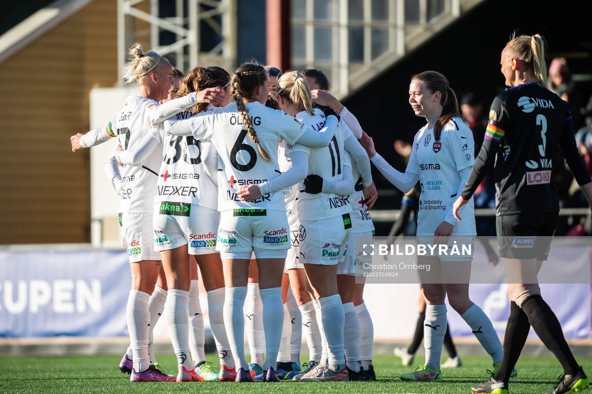 Rosengårds spelare jublar