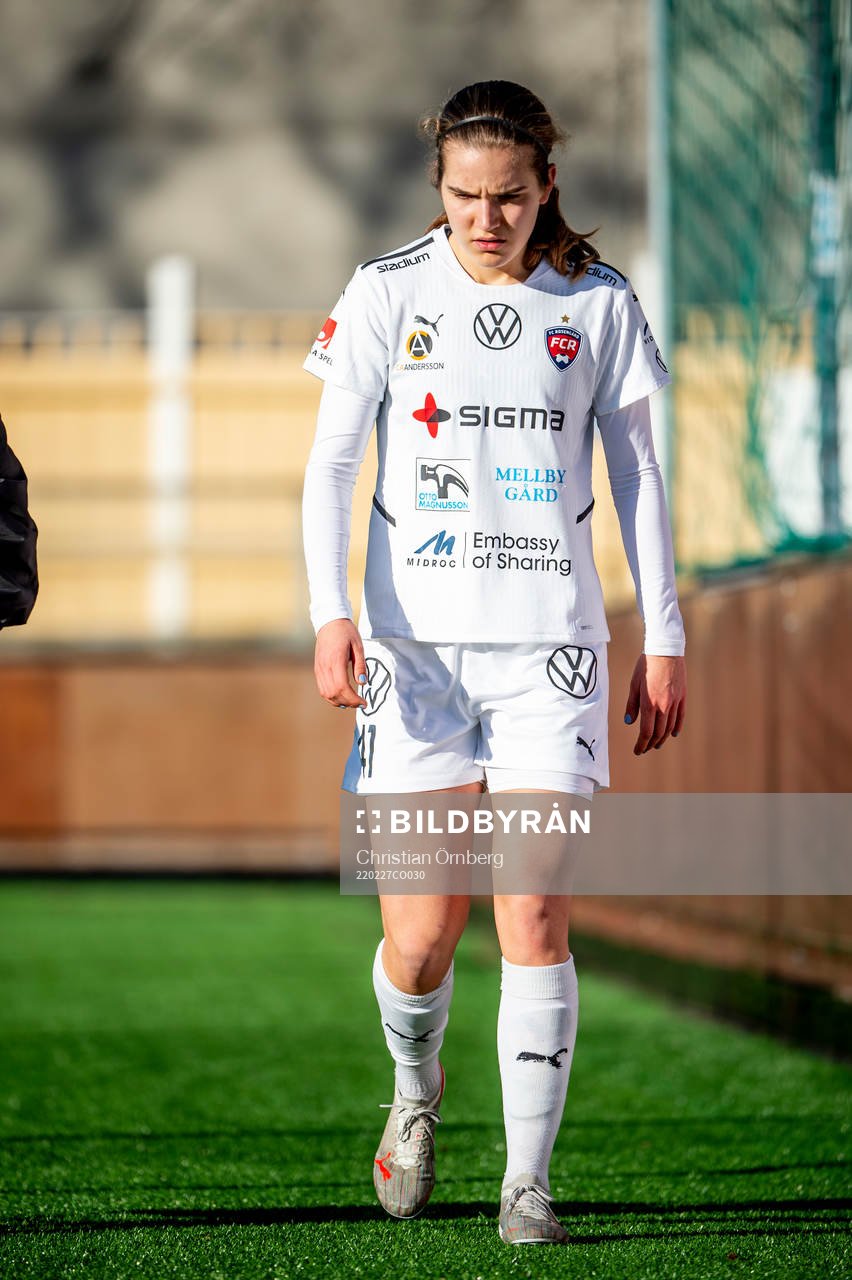 Rosengårds Evelina Pettersson skadas och får utgå