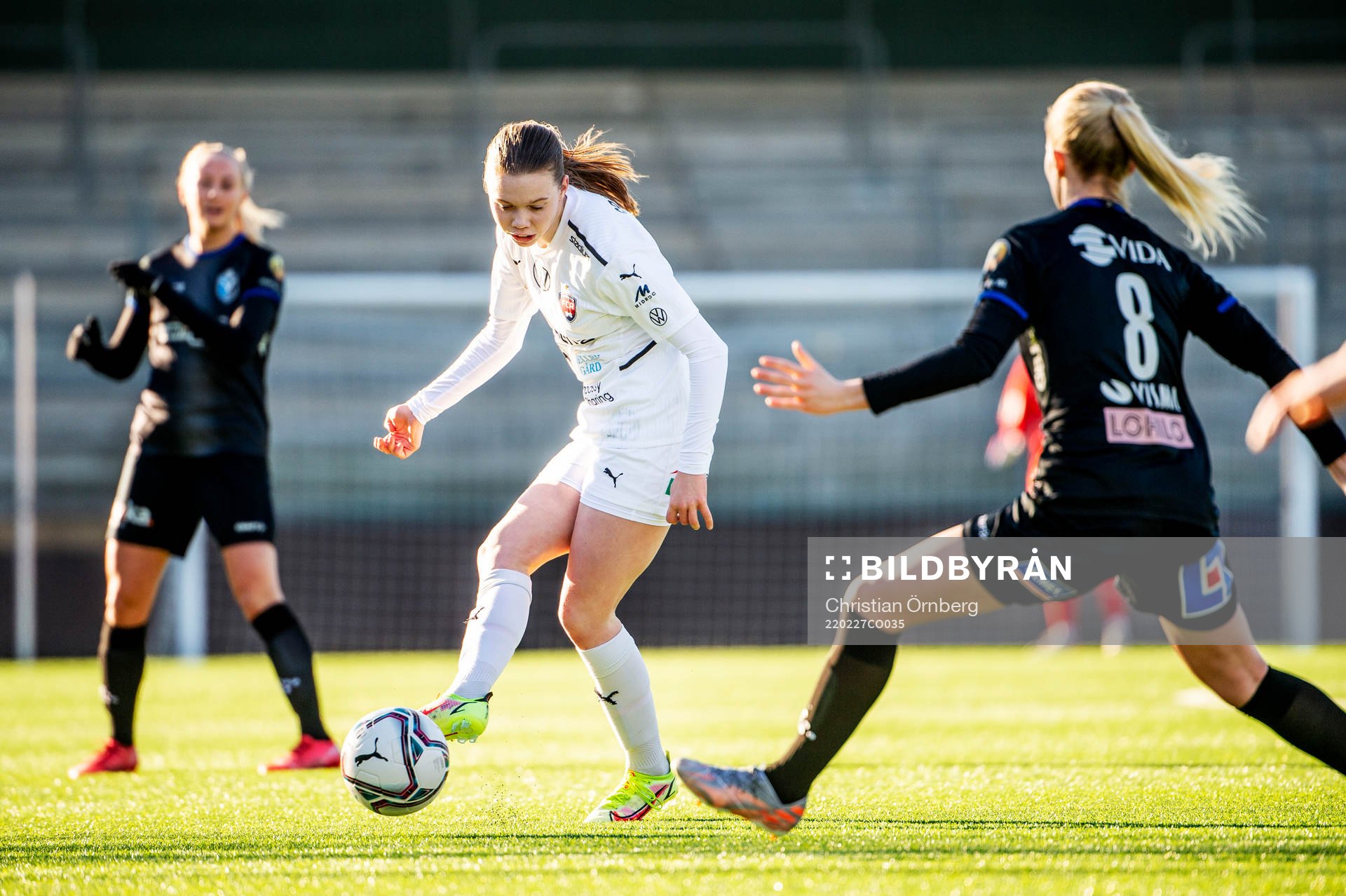 Rosengårds Bea Sprung på Växjös Olivia Mattsson
