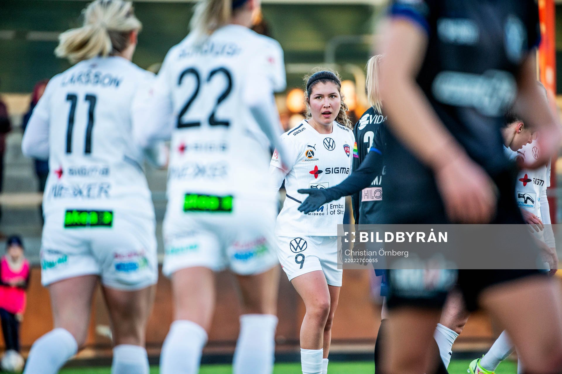 Rosengårds Loreta Kullashi jublar med lagkamraterna efter 3-0 under fotbollsmatchen i Svenska Cupen mellan FC Rosengård och Växjö den 27 februari 2022 i Malmö.