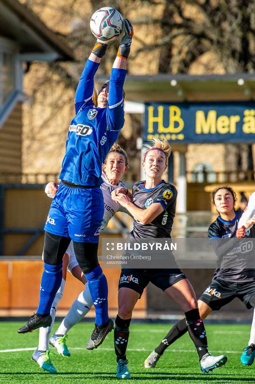 Växjös målvakt Louise Högrell Ledbetter och Amanda