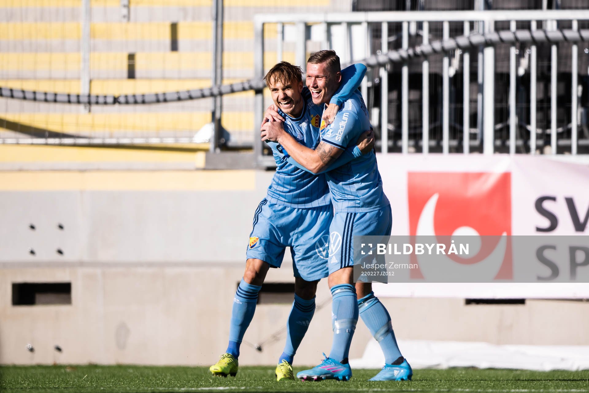 Djurgårdens Victor Edvardsen och Pierre Bengtsson jublar