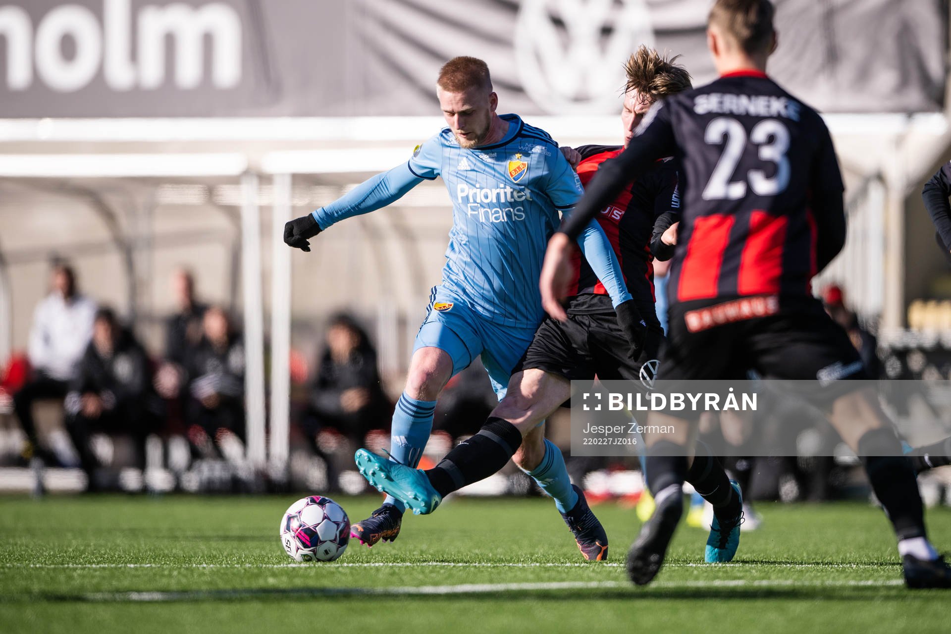 Djurgårdens Kalle Holmberg och Brommapojkarnas Robin Frej