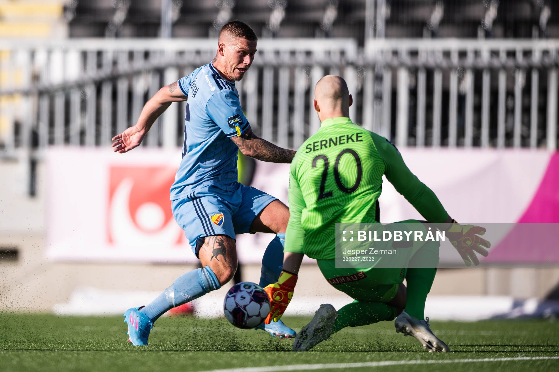 Djurgårdens Victor Edvardsen och Brommapojkarnas målvakt