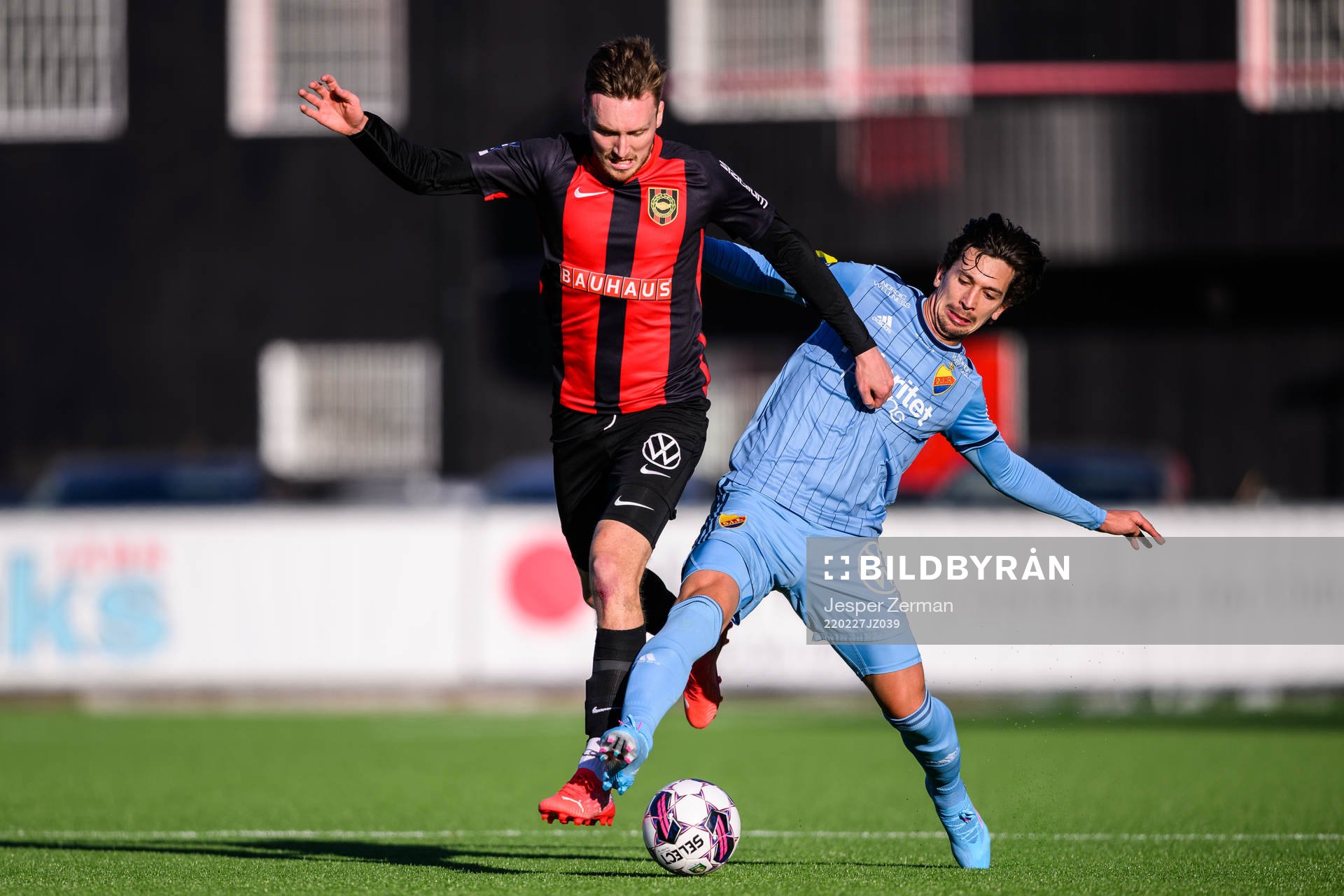 Brommapojkarnas Alexander Abrahamsson och Djurgårdens