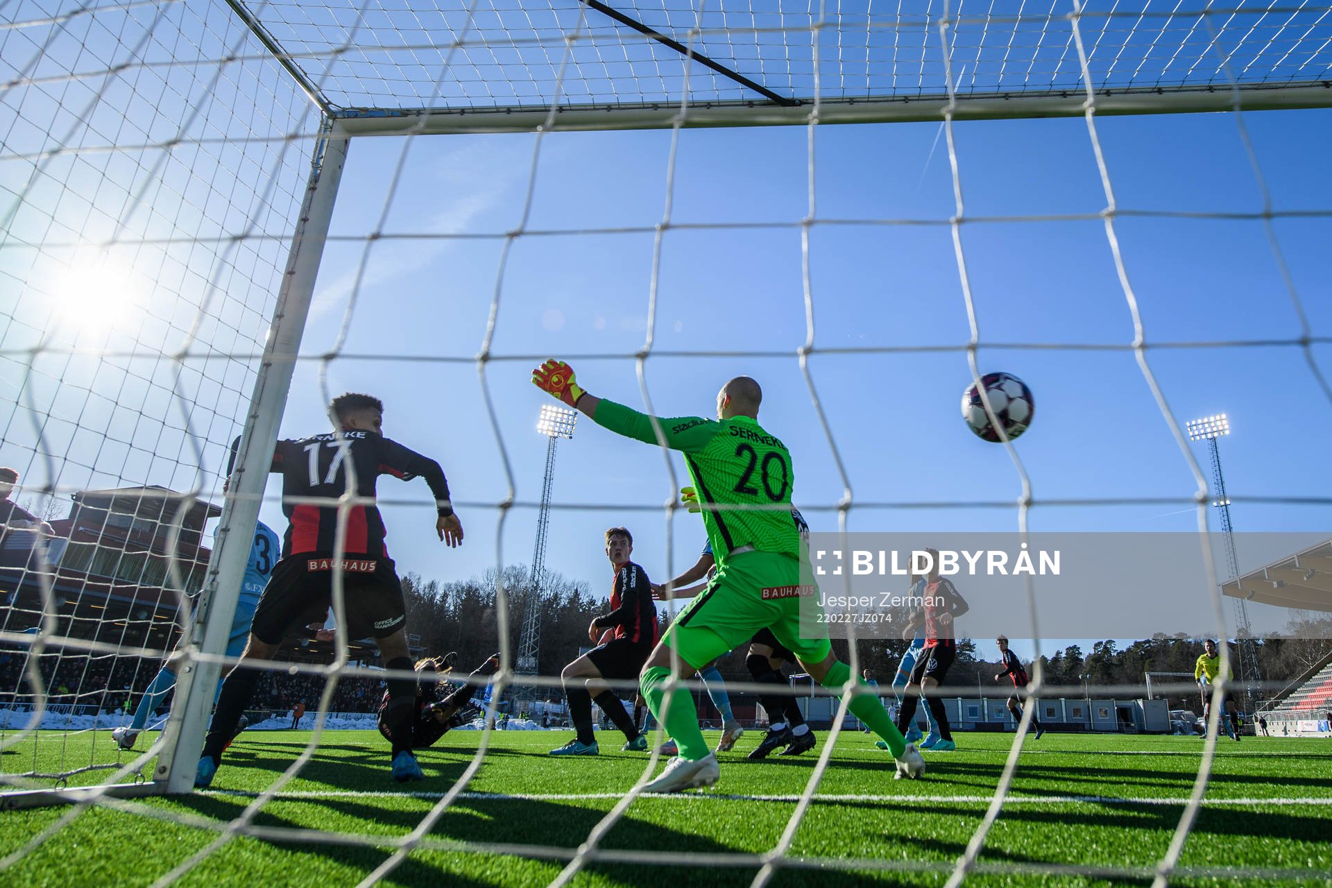 Brommapojkarnas målvakt Alexander Lundin släpper in 0-2