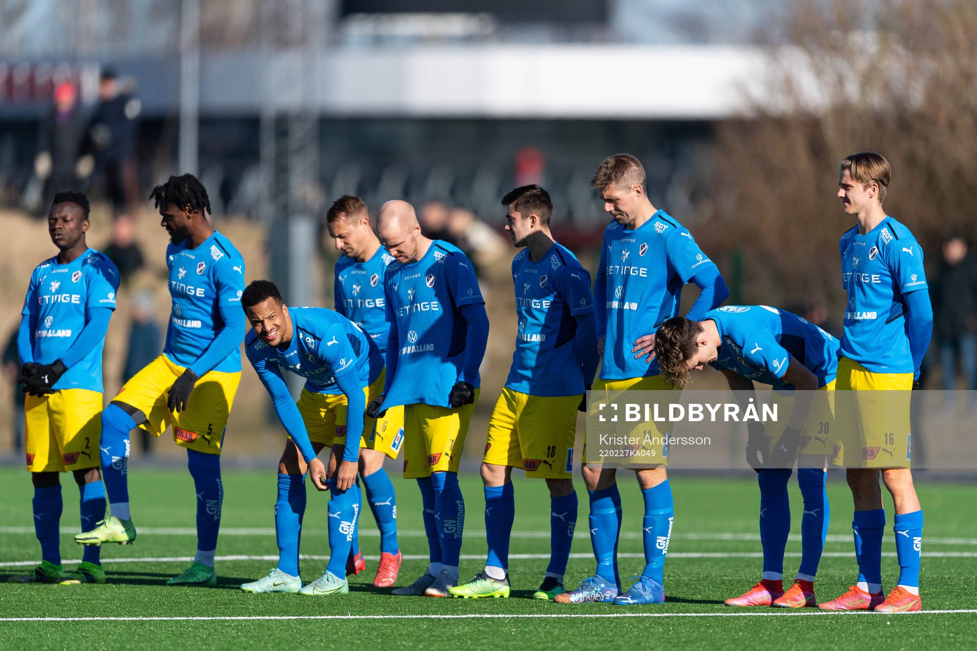 Halmstads spelare före fotbollsmatchen i Svenska Cupen