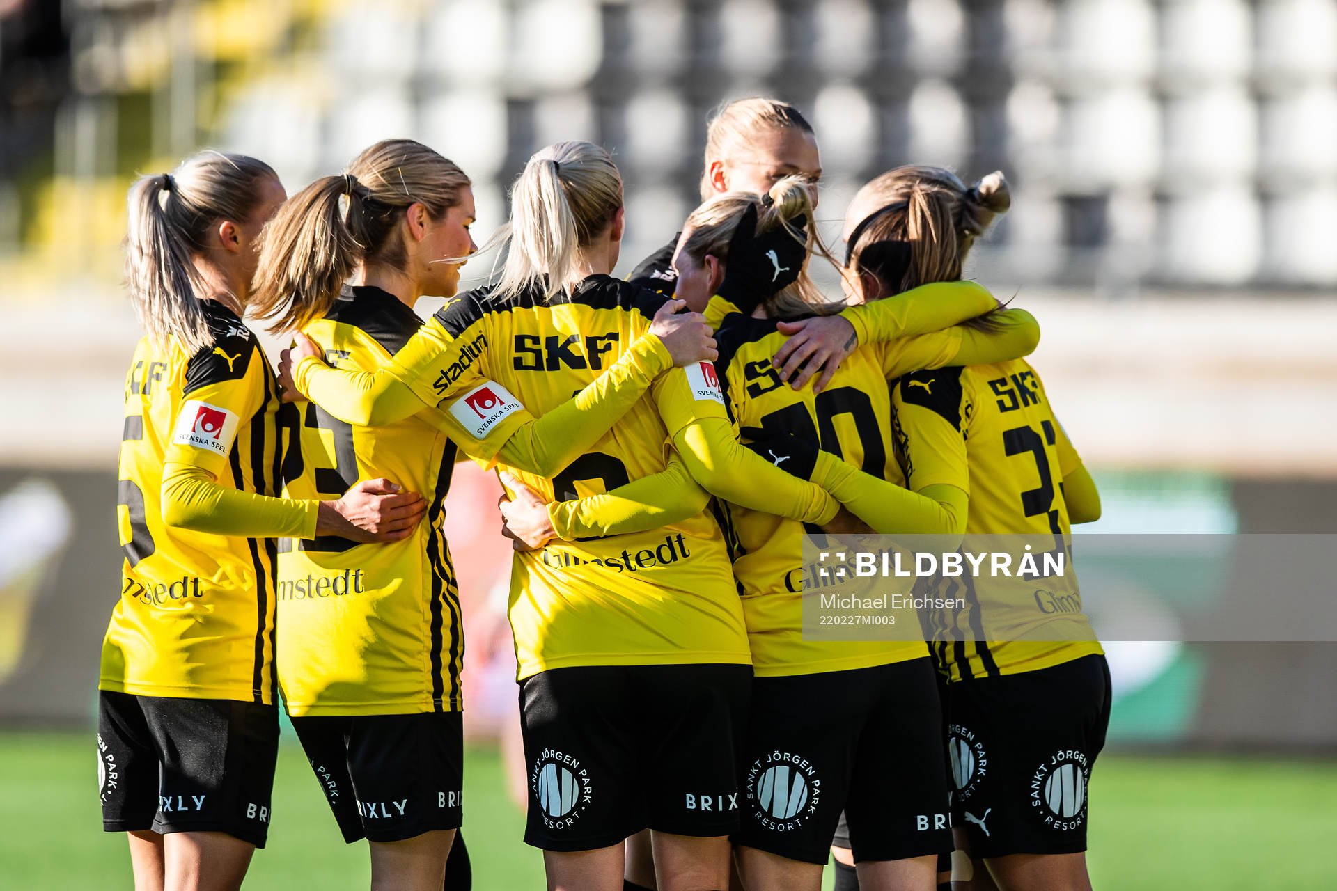 Häckens Elin Rubensson jublar