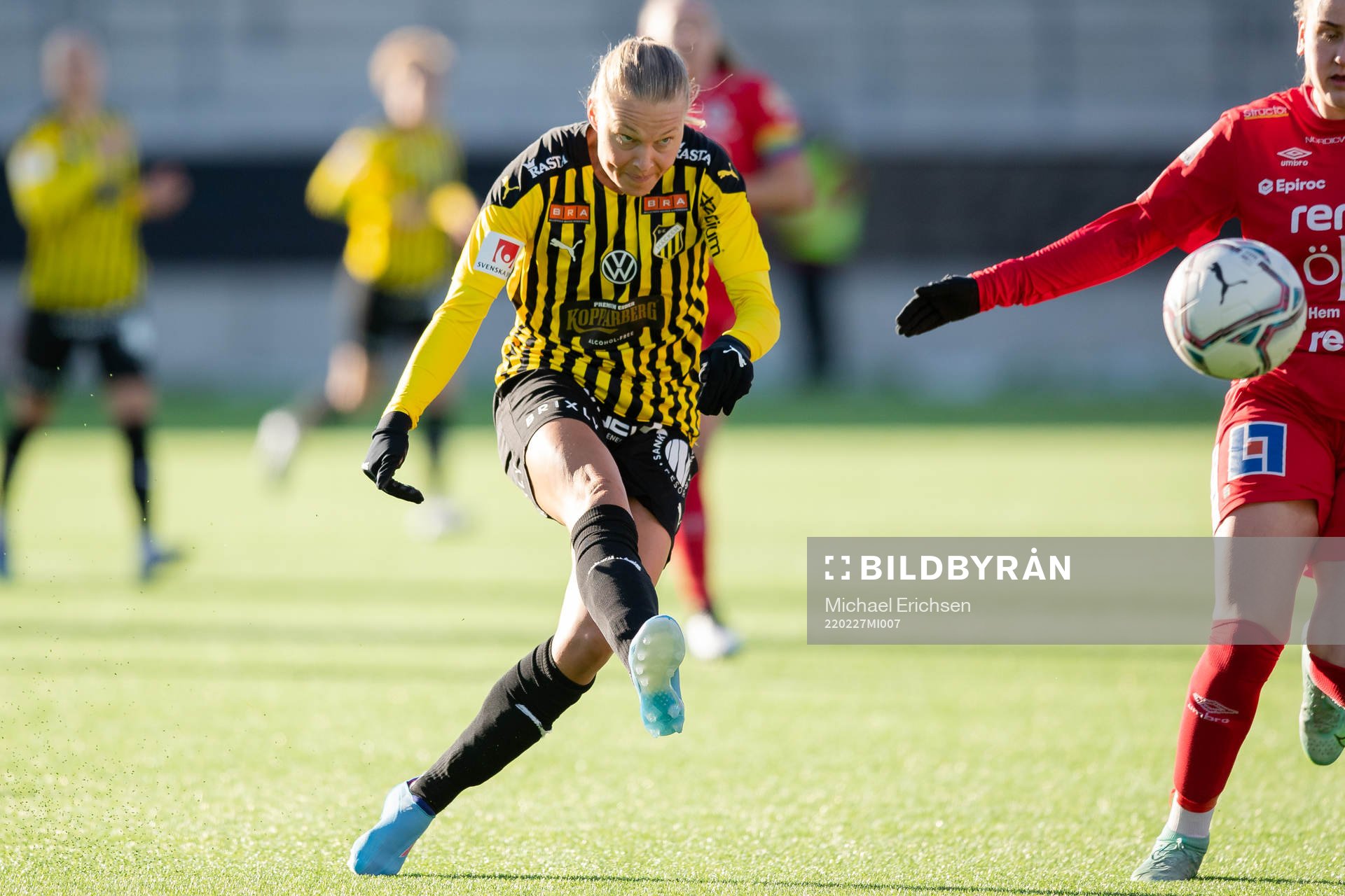 Häckens Stine Larsen skjuter 1-0