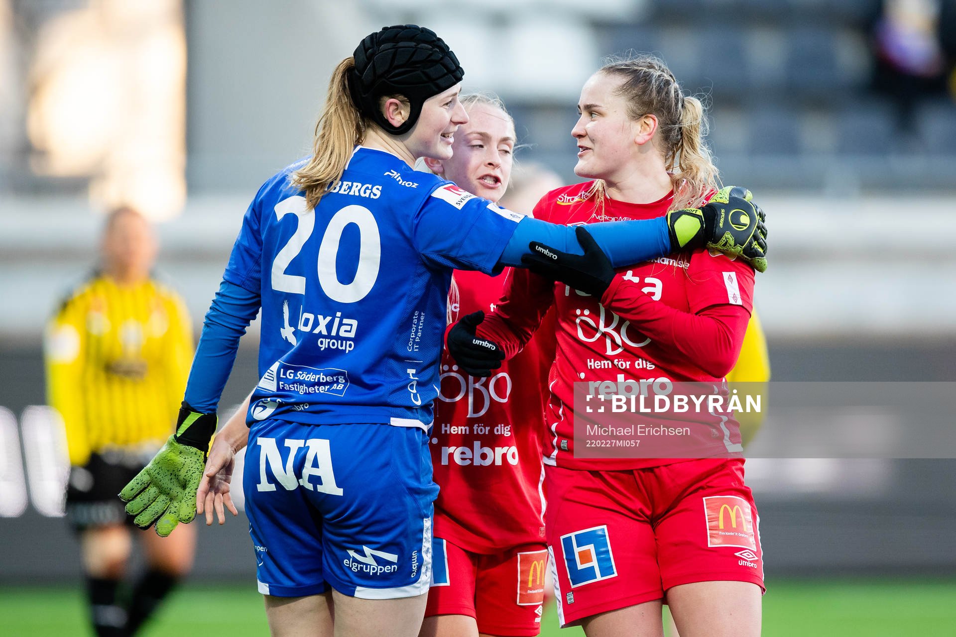 Örebros målvakt Tove Enblom och Elin Pikkujämsä