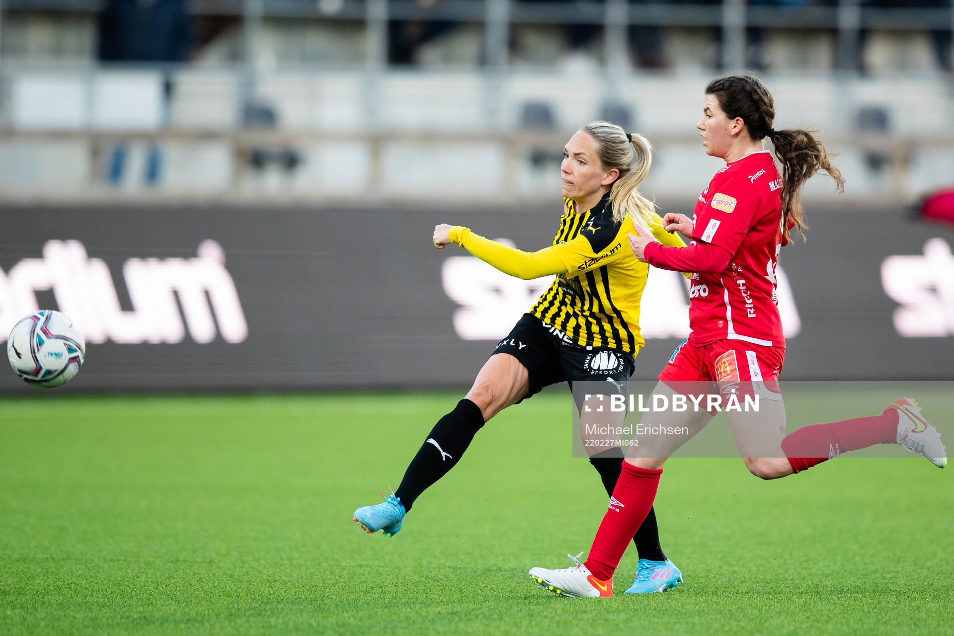 Häckens Elin Rubensson med ett skott