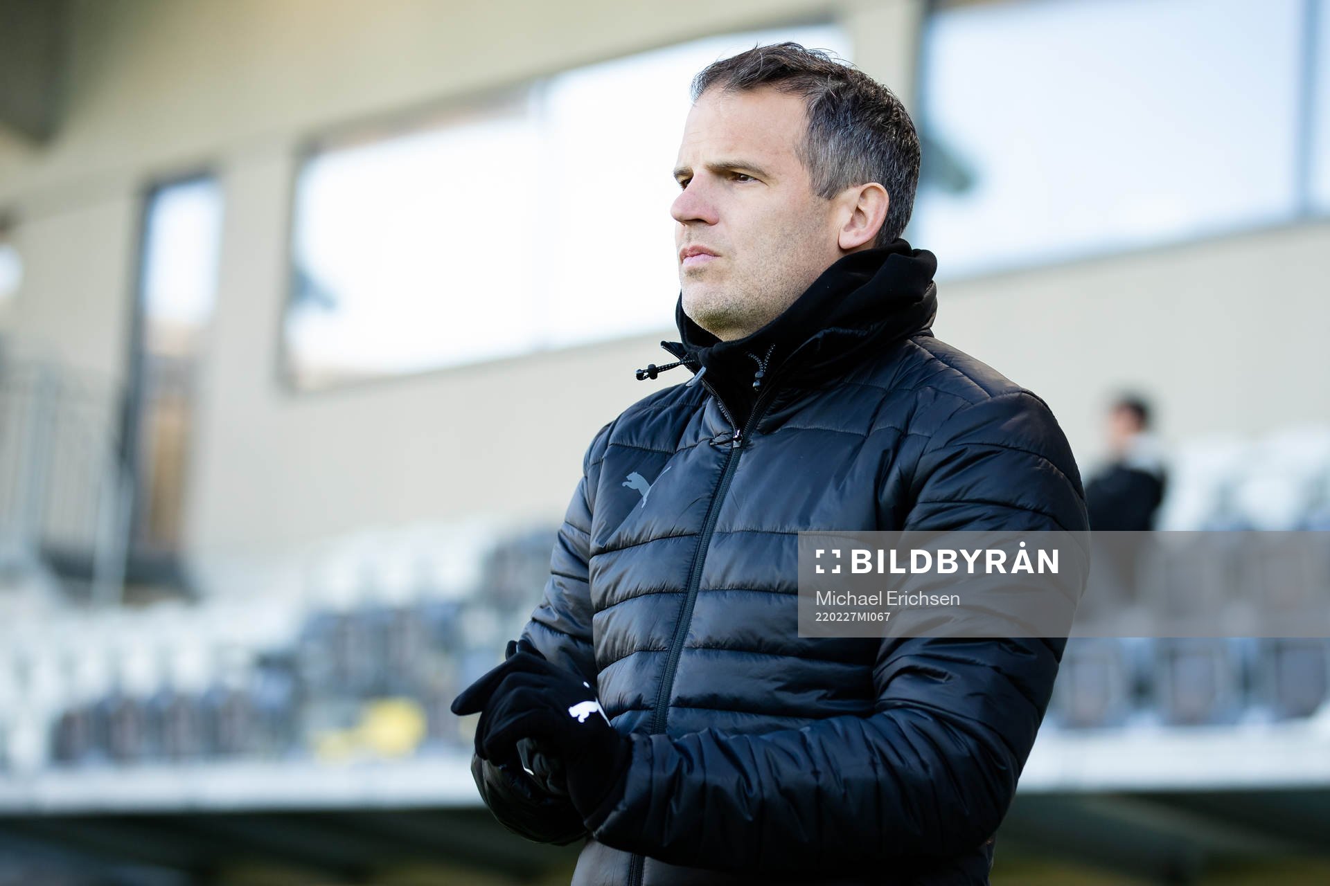 Häckens tränare Robert Vilahamn innan  fotbollsmatchen i