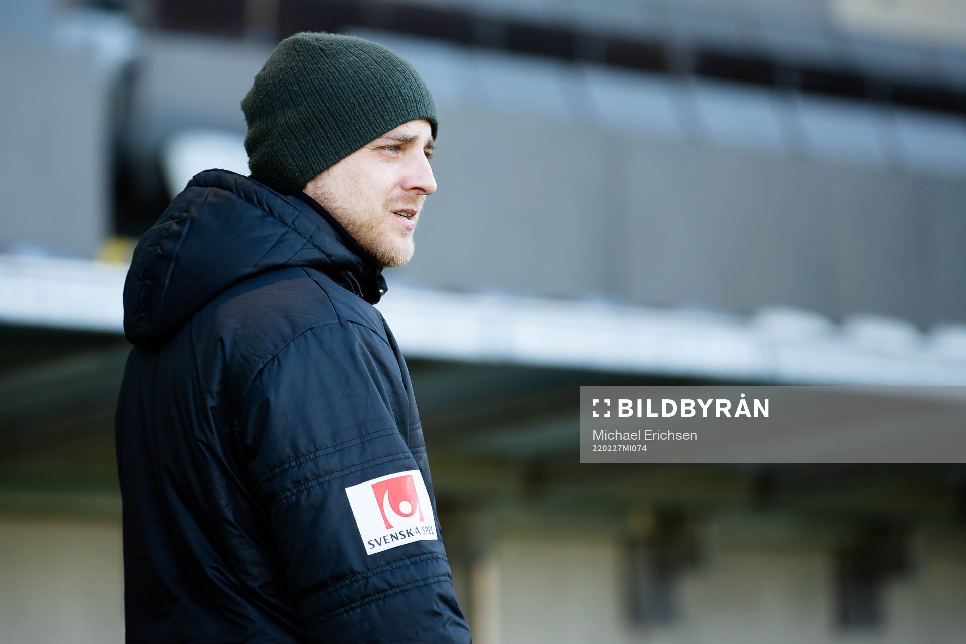 Örebros tränare Rickard Johansson innan fotbollsmatchen i