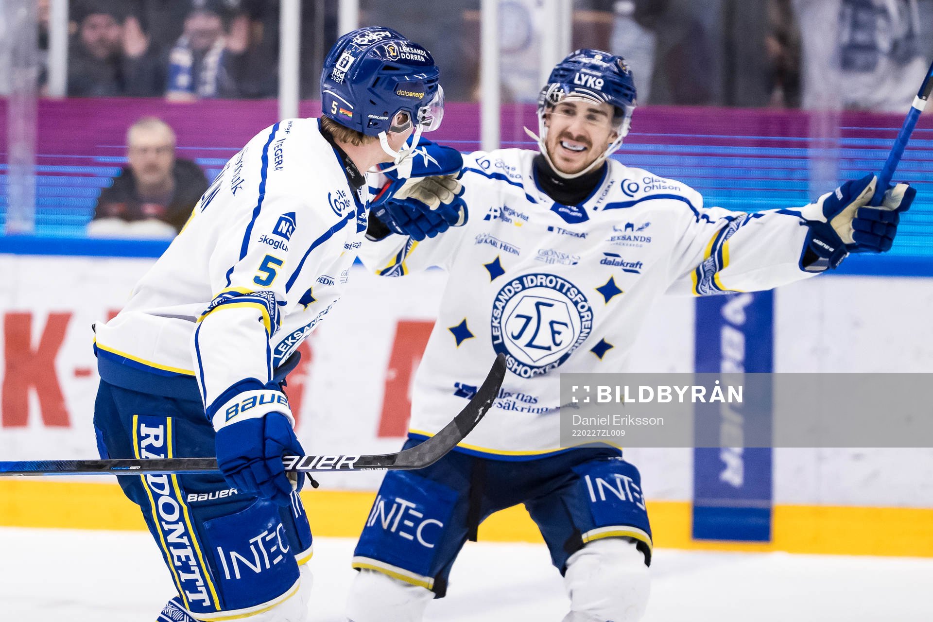 Leksands Calle Själin och Leksands Matt Caito jublar