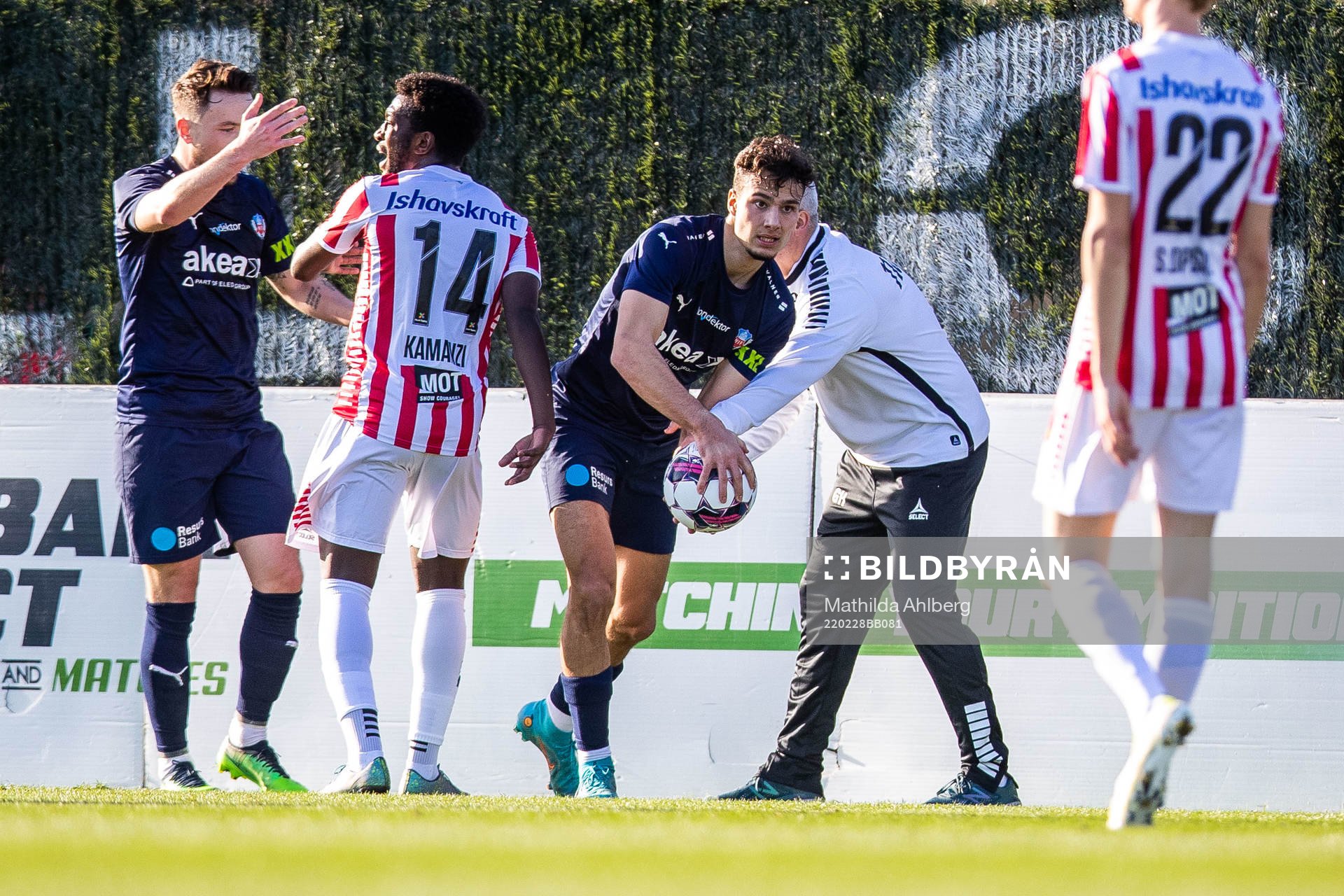 Assad Al Hamlawi of Helsingborg and head coach Gaute
