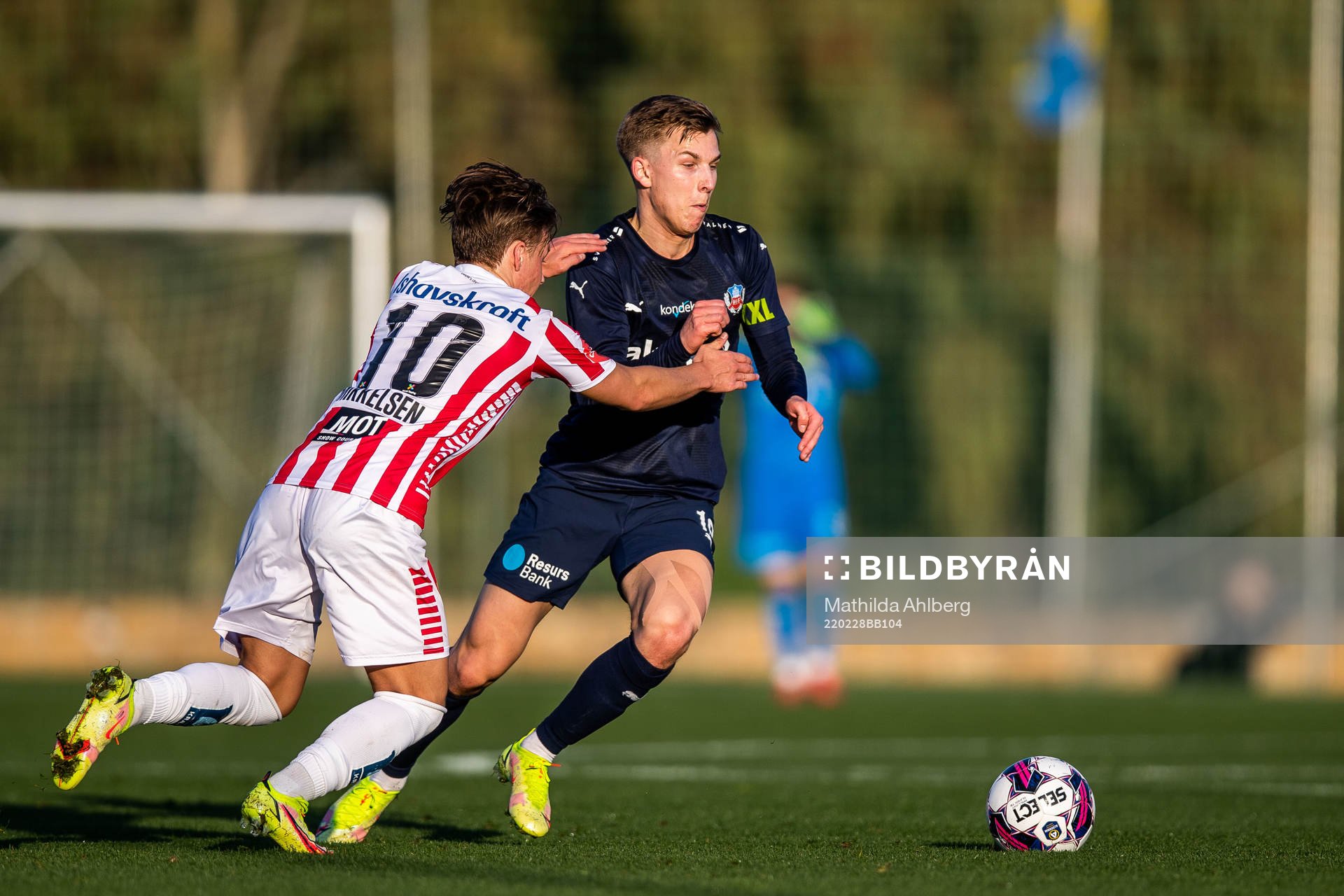 August Mikkelsen of Tromsø and Lucas Lingman of Helsingborg