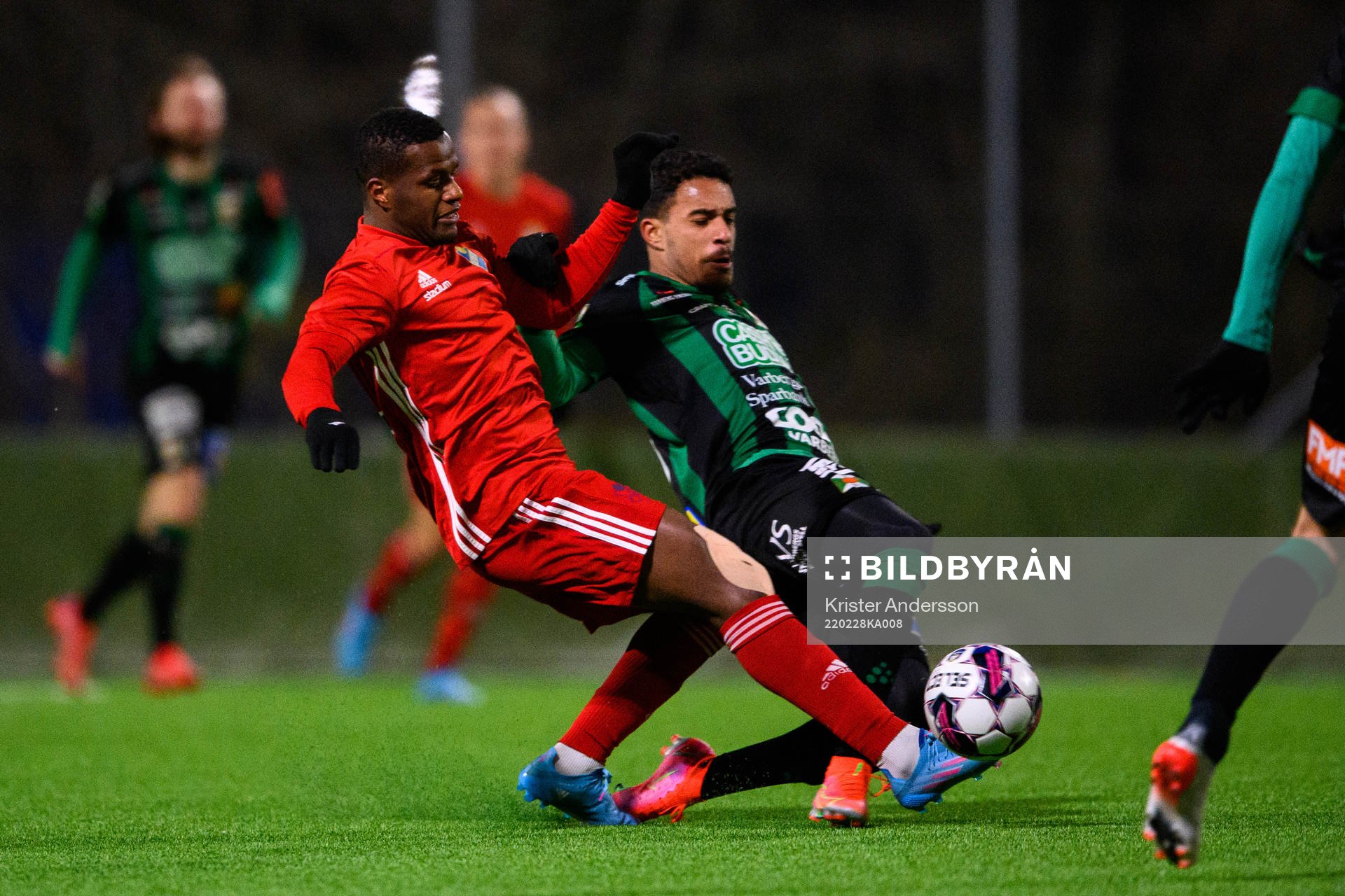 Östers Manasse Kusu och Varbergs Eliton Pardinho Toreta