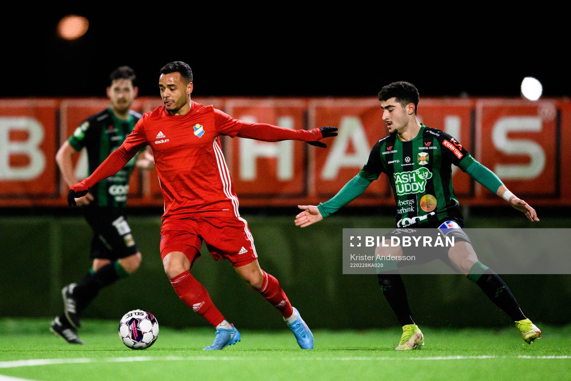 Östers Marc Rochester Sörensen och Varbergs Ismet Lushaku