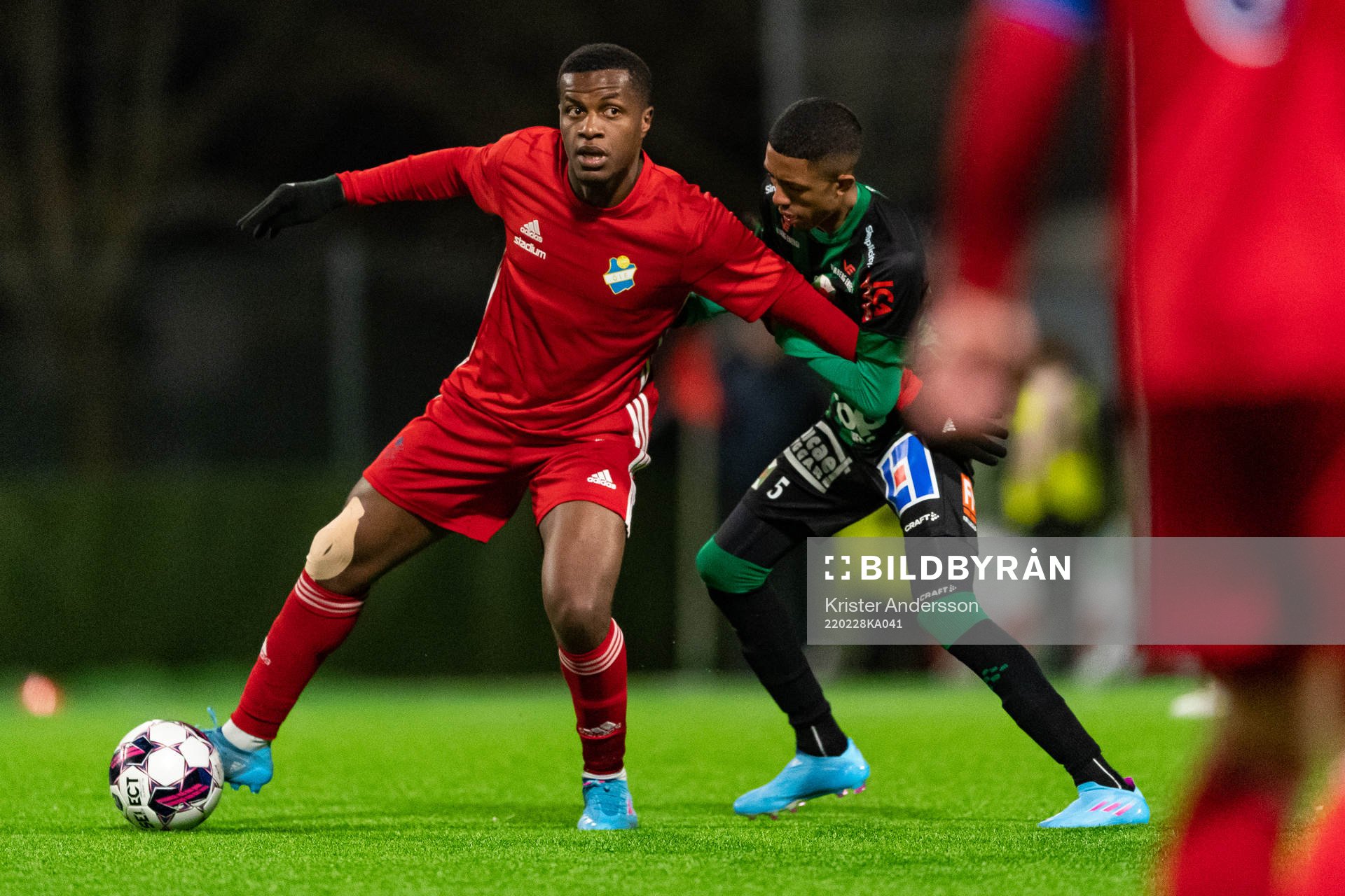 Östers Manasse Kusu och Varbergs Tashreeq Matthews