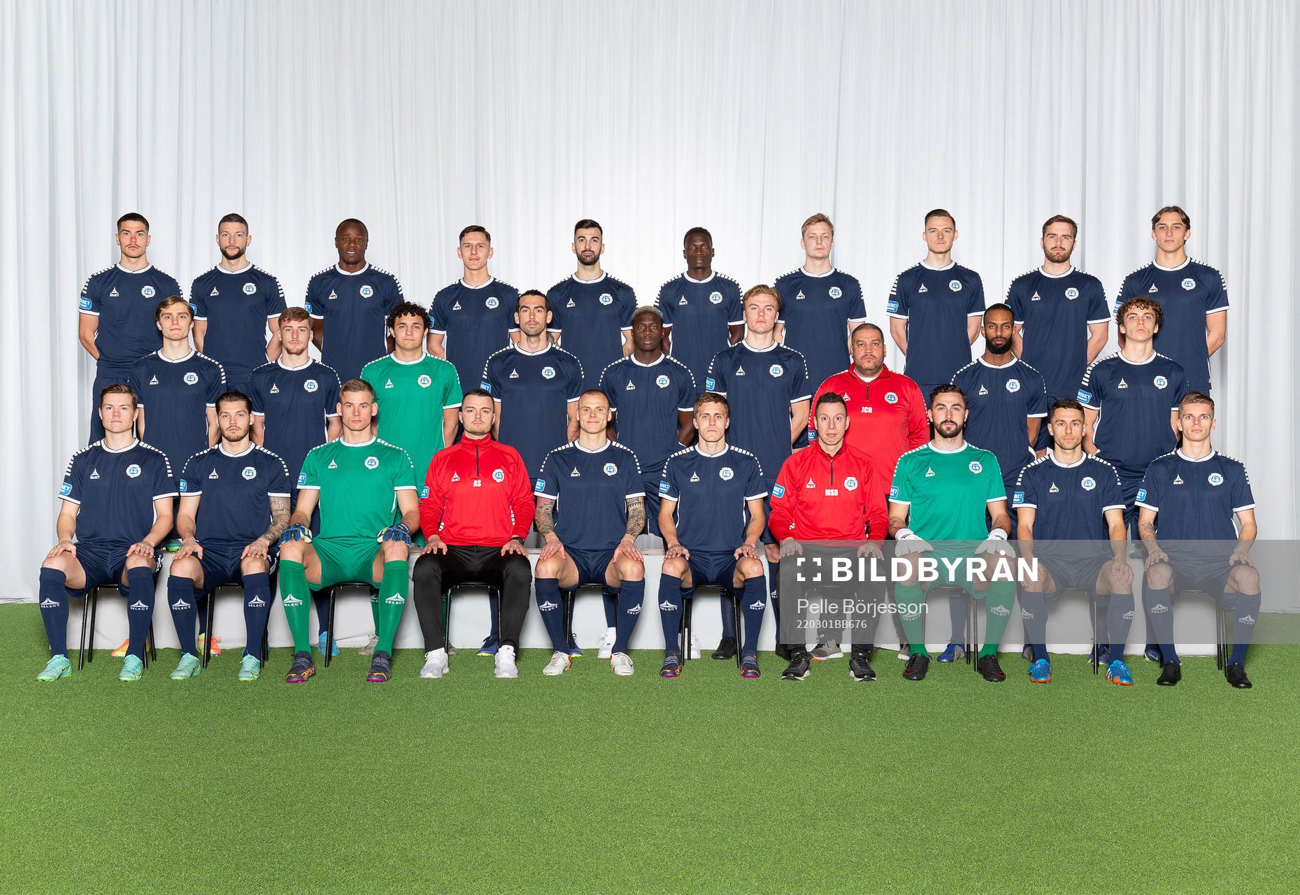 Utsiktens poserar för en lagbild den 1 mars 2022 i Göteborg. Bakre ledet från vänster: William Milovanovic, Ylli Podrimcaku, Nsima Peter, Emir Bosnic, Allan Mohideen, David Owori, Billy Nordström, Mattias Bouvin, Erik Gunnarsson, Wilhelm Nilsson. Mittenledet från vänster: Jakob Hedenquist, Markus Björqvist, Albin Bishop, Jonathan Quintero Olsson, Diokounda Gory, Williasm Rosberg, Juan Carlos Rivera, Mirad Garza, Lukas Johansson. Sittande från vänster: Albin Skoglund, Karl Bohm, Johan Brattberg, Albin Sheqiri, Jesper Brandt, Erik Westermark, Martin Smedberg Dalence, Mikica Gjorgievski, Predrag Randelovic, Lucas Hedlund.