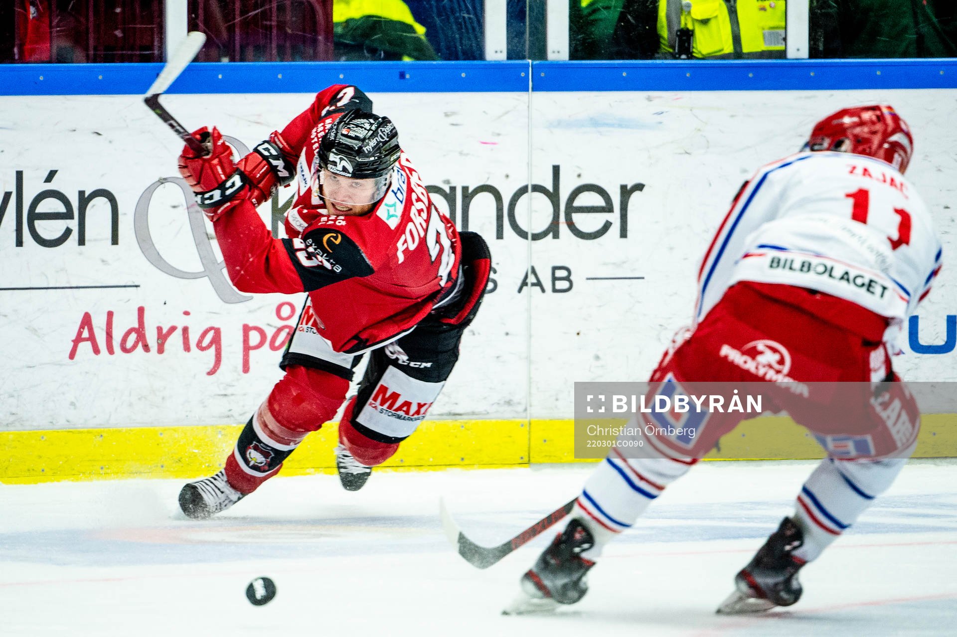 Malmö Redhawks Christoffer Forsberg mot Timrås Nolan Zajac
