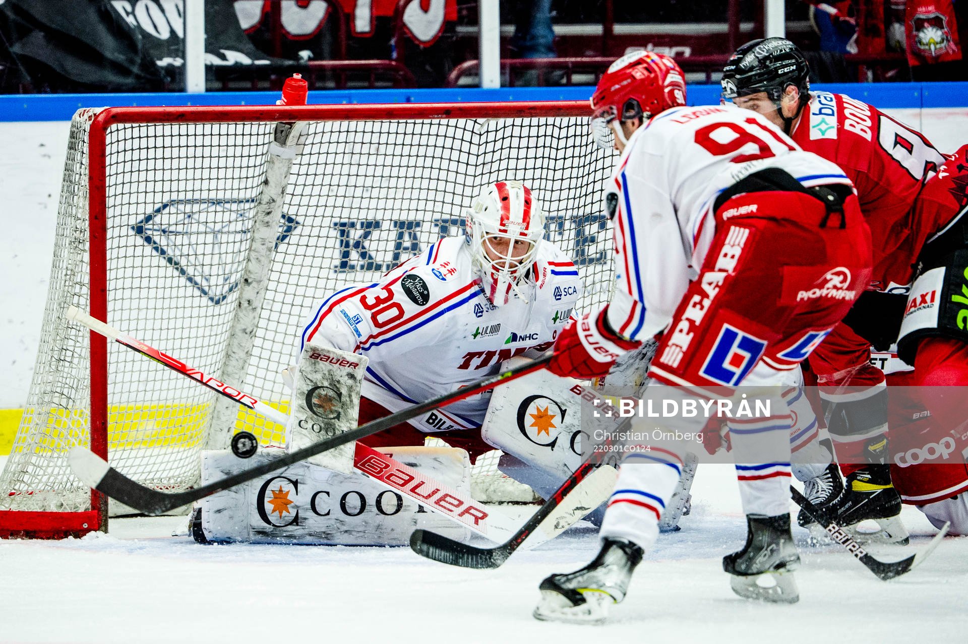 Malmö Redhawks Lance Bouma mot Timrås målvakt Jacob