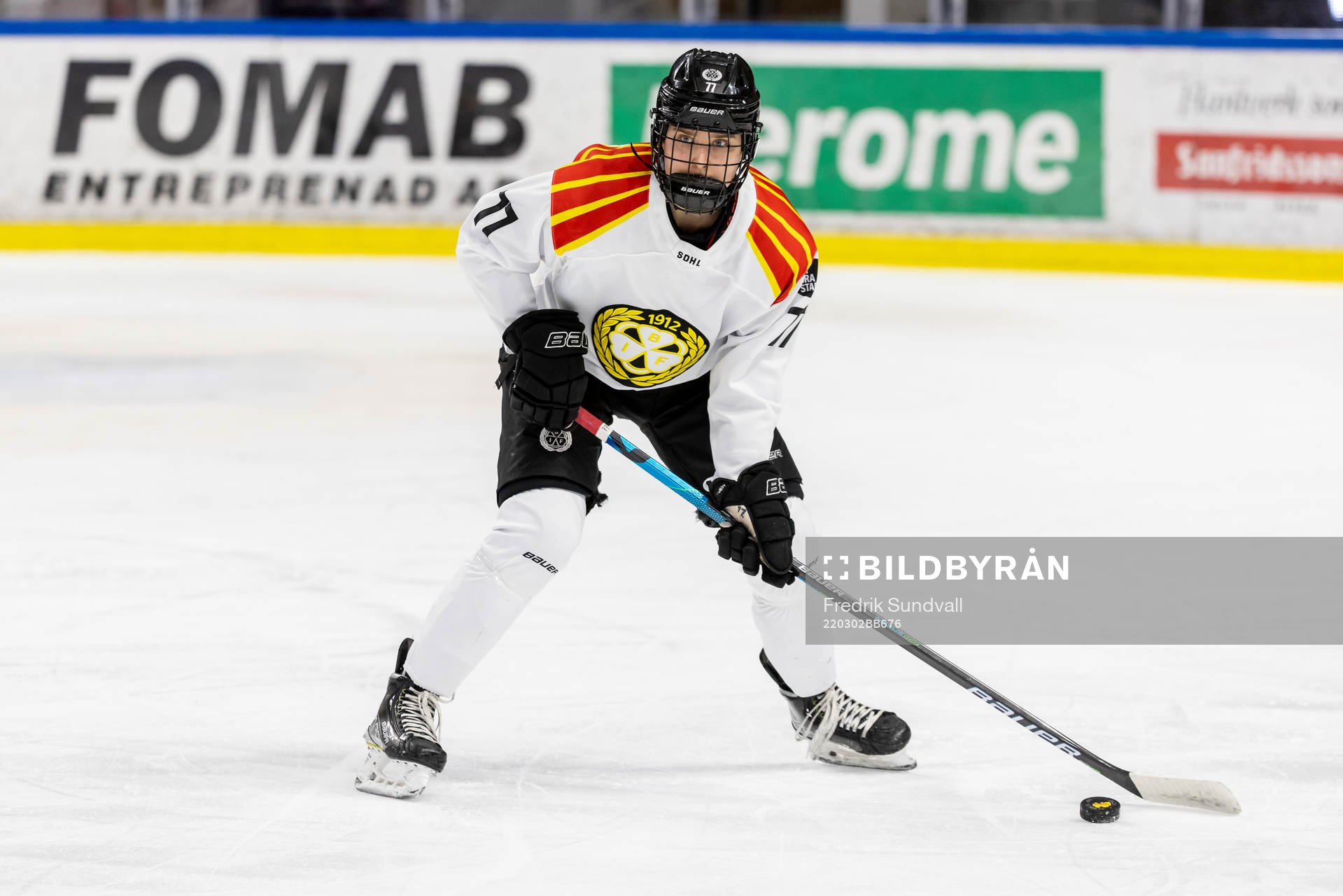 Brynäs Sofia Ljung med pucken