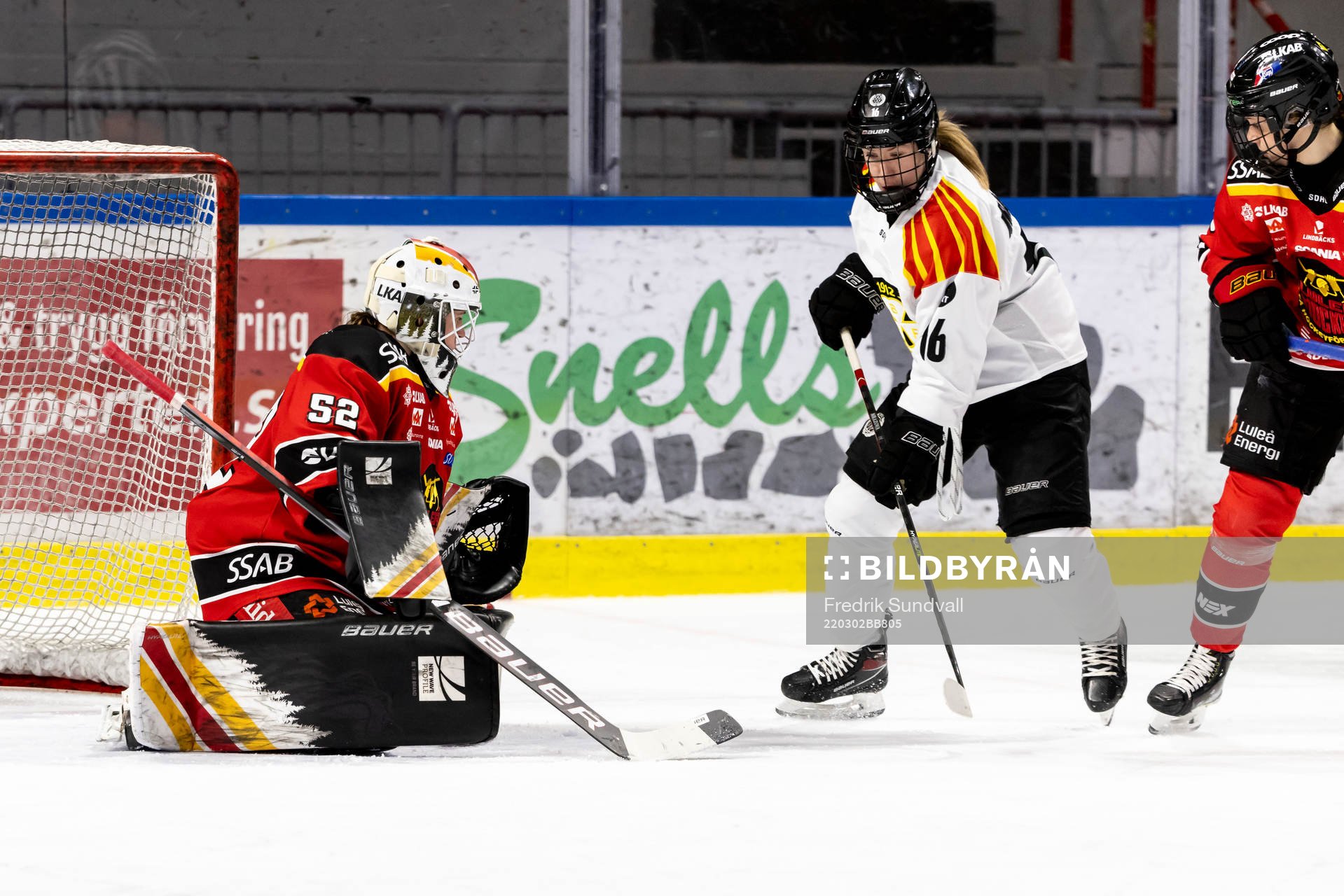 Brynäs Katerina Mrazová utmanar Luleås målvakt Sara