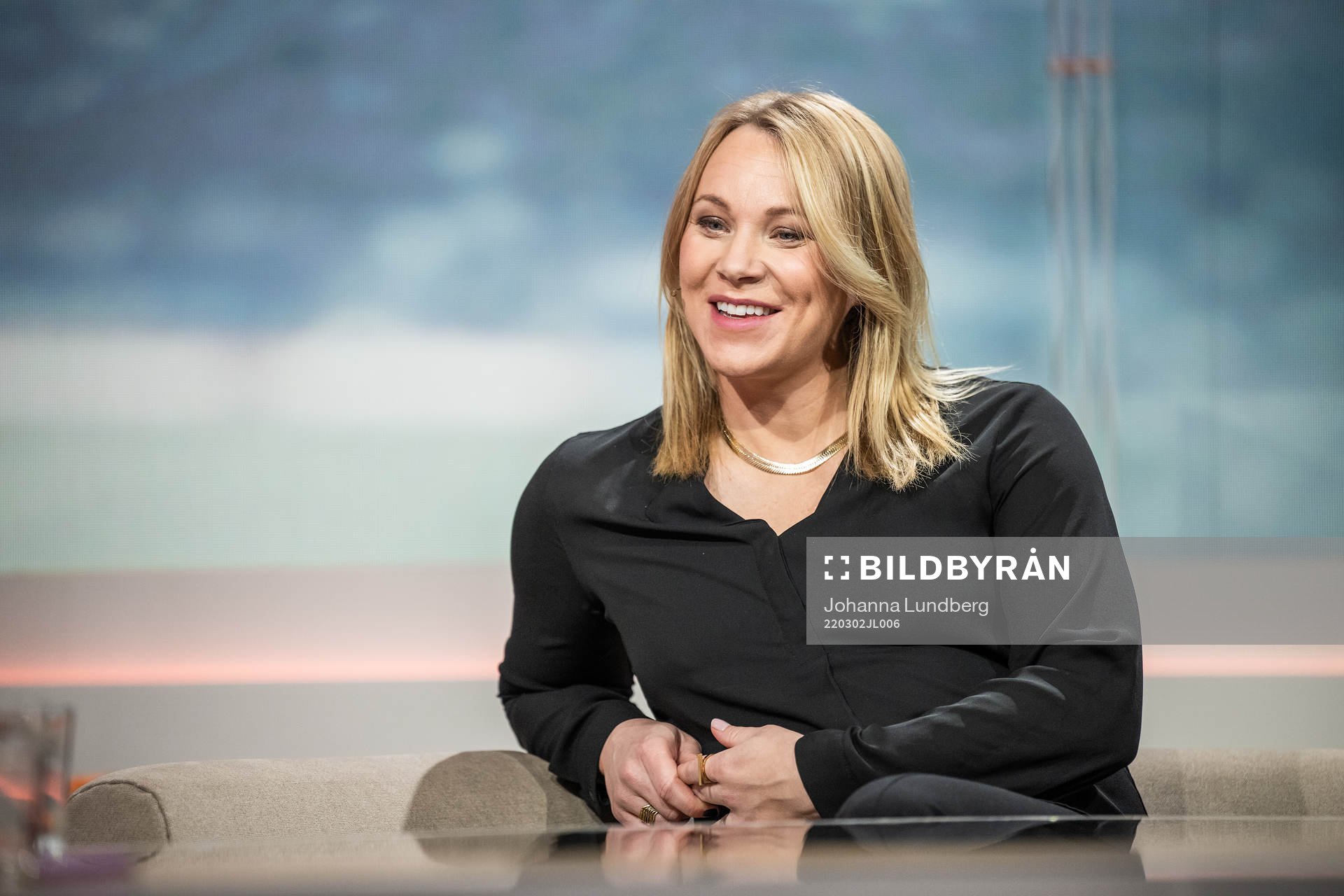 Johanna Frisk i Viaplays studio