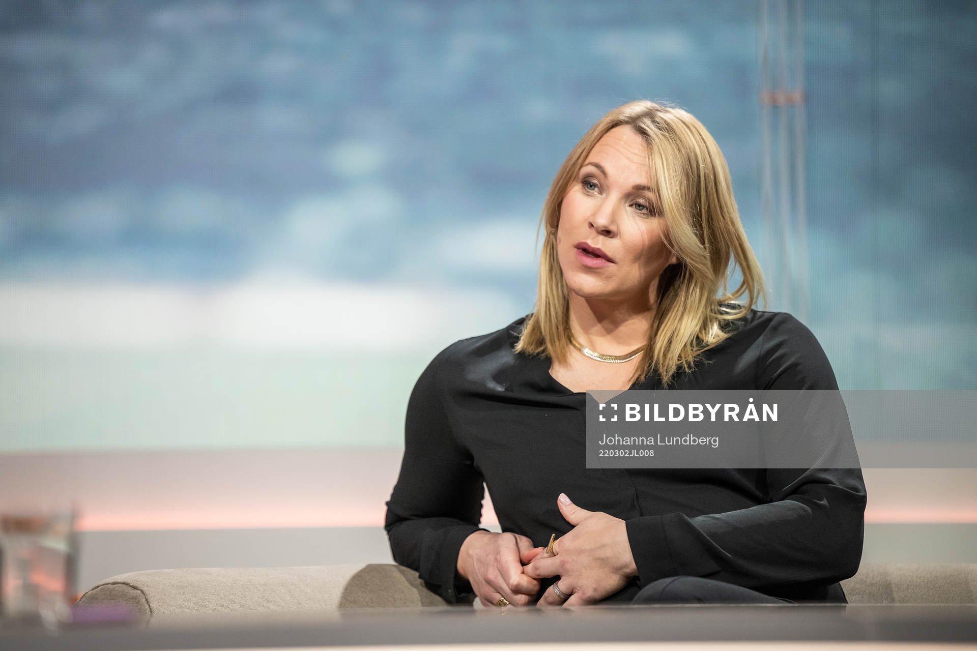 Johanna Frisk i Viaplays studio