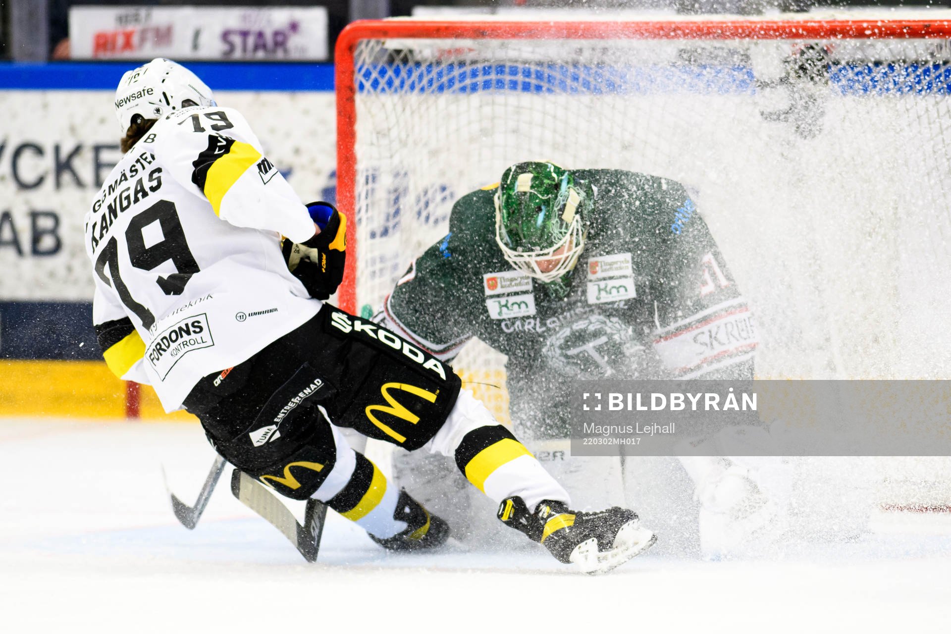 Västerås Gabriel Kangas och Tingsryds målvakt Daniel