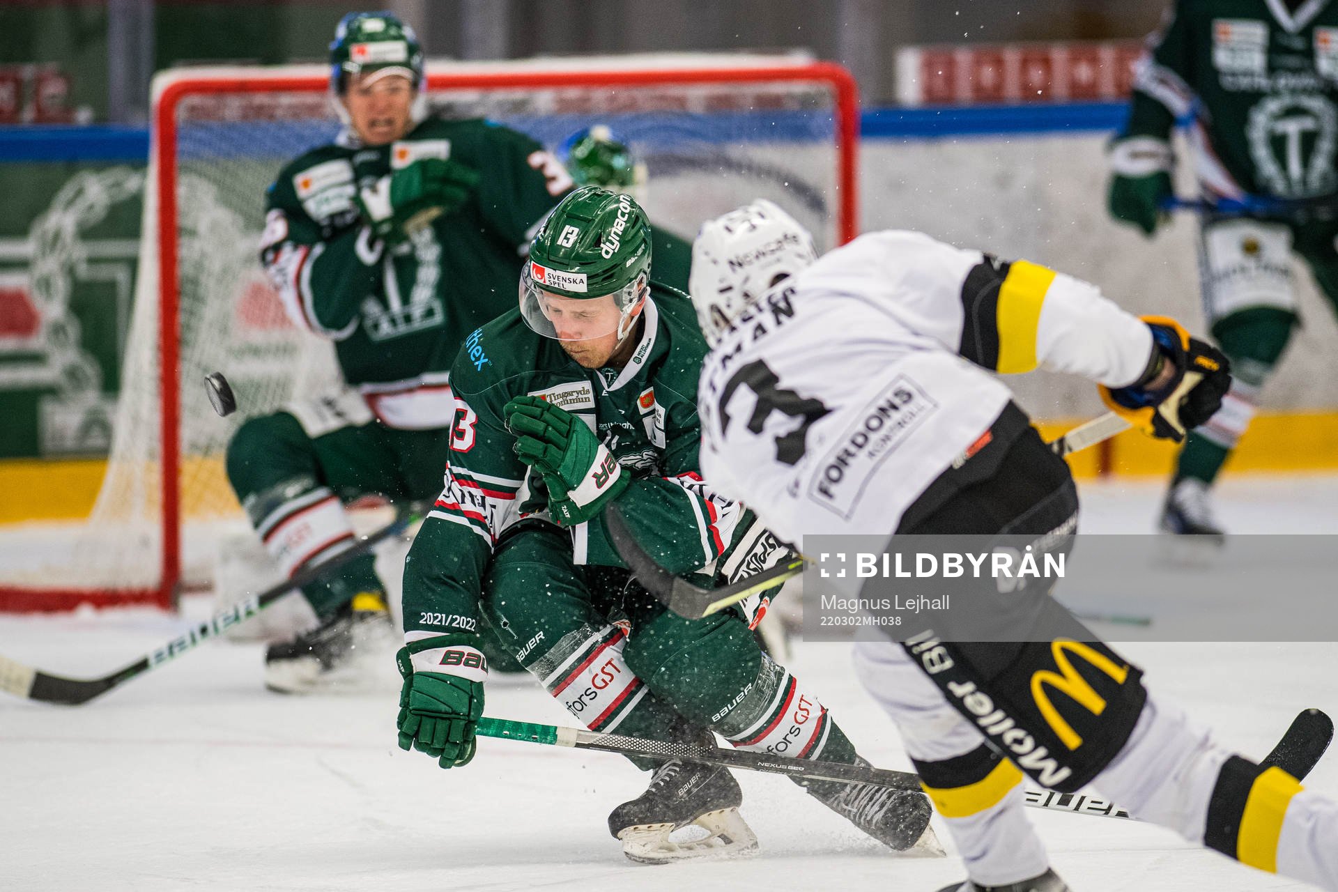 Västerås Ludvig Östman skjuter mot Tingsryds Hugo