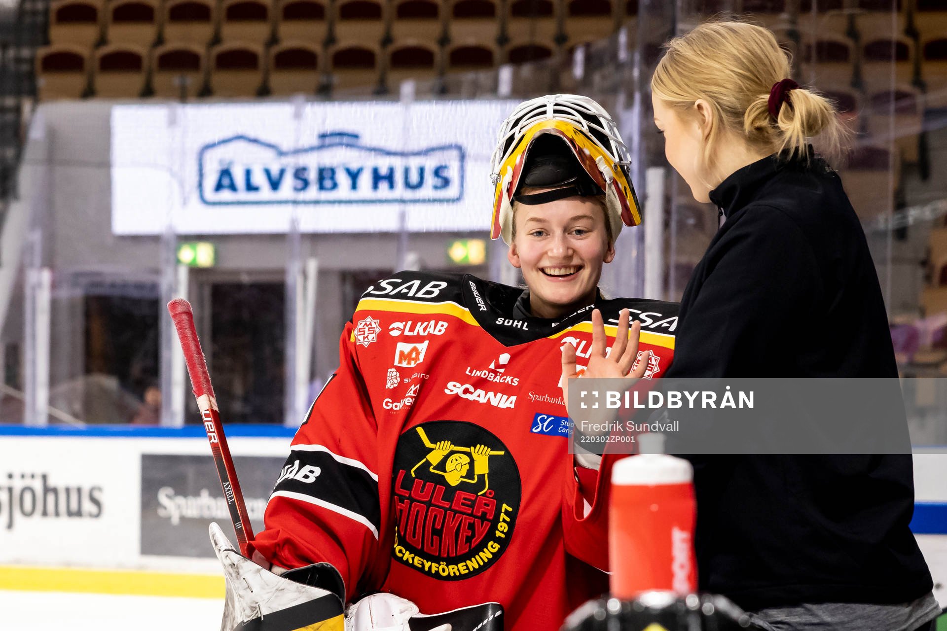 Luleås målvakt Frida Axell vinkar