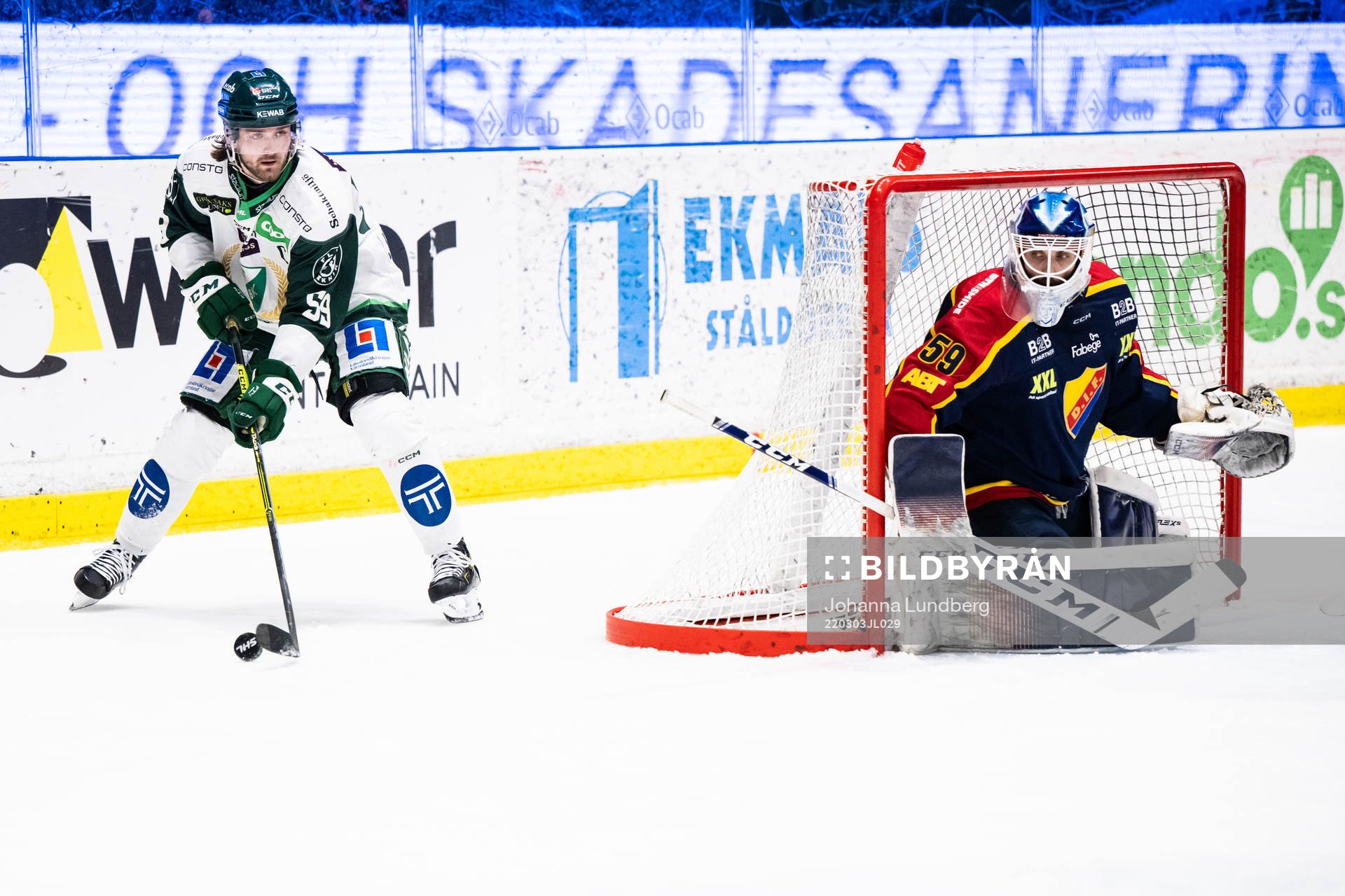 Färjestads Linus Johansson och Djurgårdens målvakt