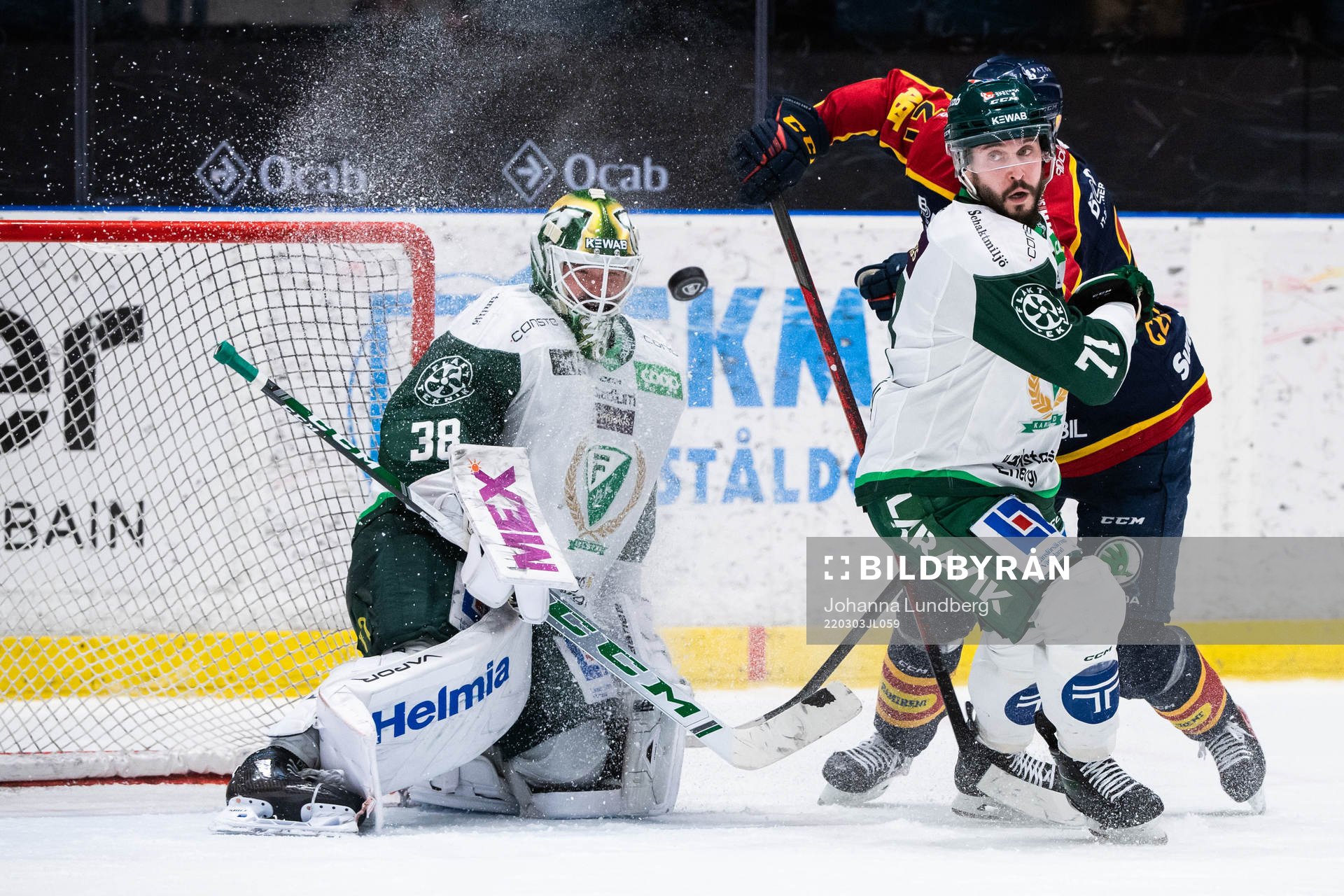 Färjestads målvakt Dominik Furch och Jesse Virtanen