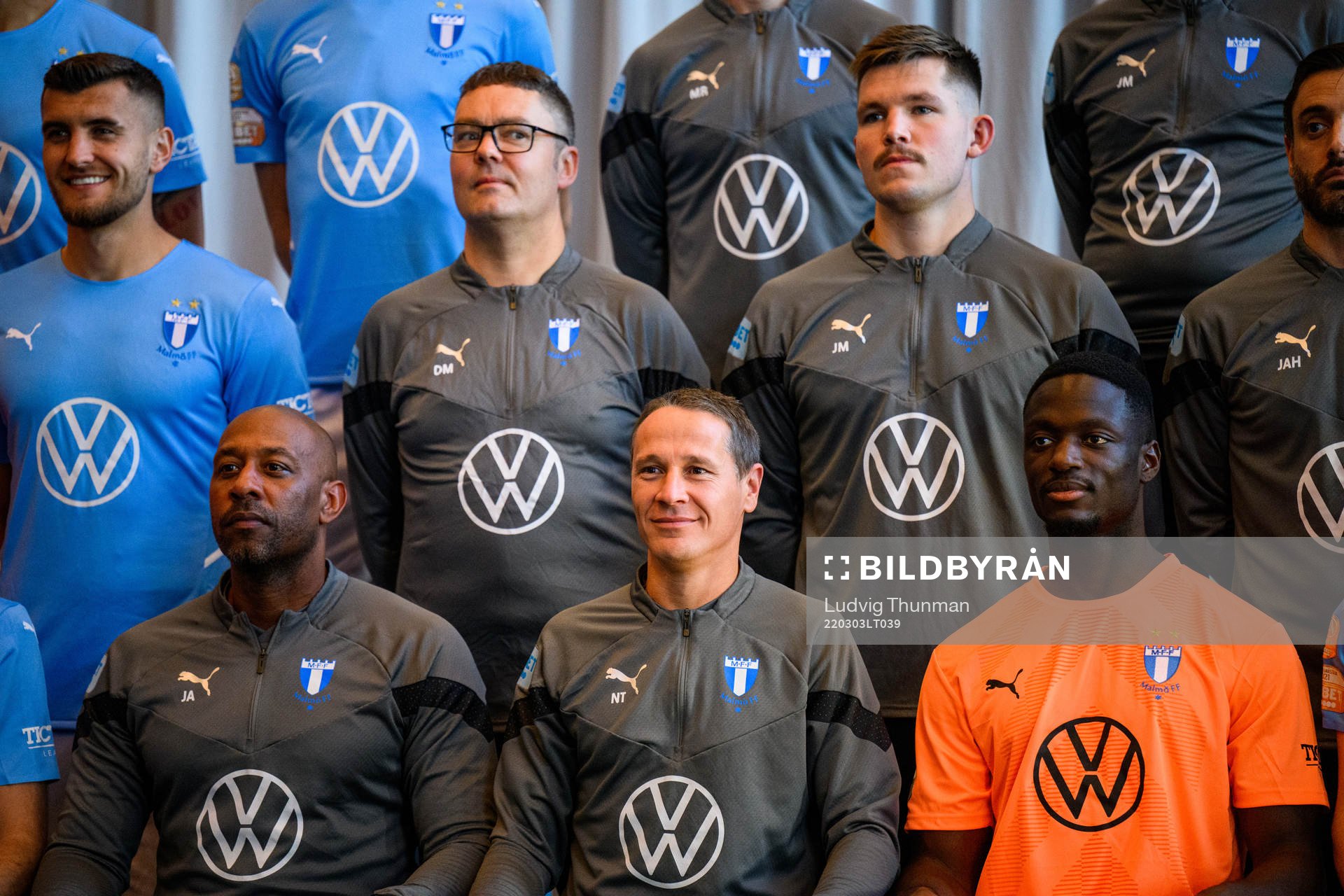 Matej Chalus, Materialförvaltare Daniel Möller, assisterande tränare Jeffrey Aubynn, assisterande tränare Nikola Trajkovic och målvakt Ismael Diawara under en lagbildsfotograferingen med Malmö FF den 3 mars 2022 i Malmö.