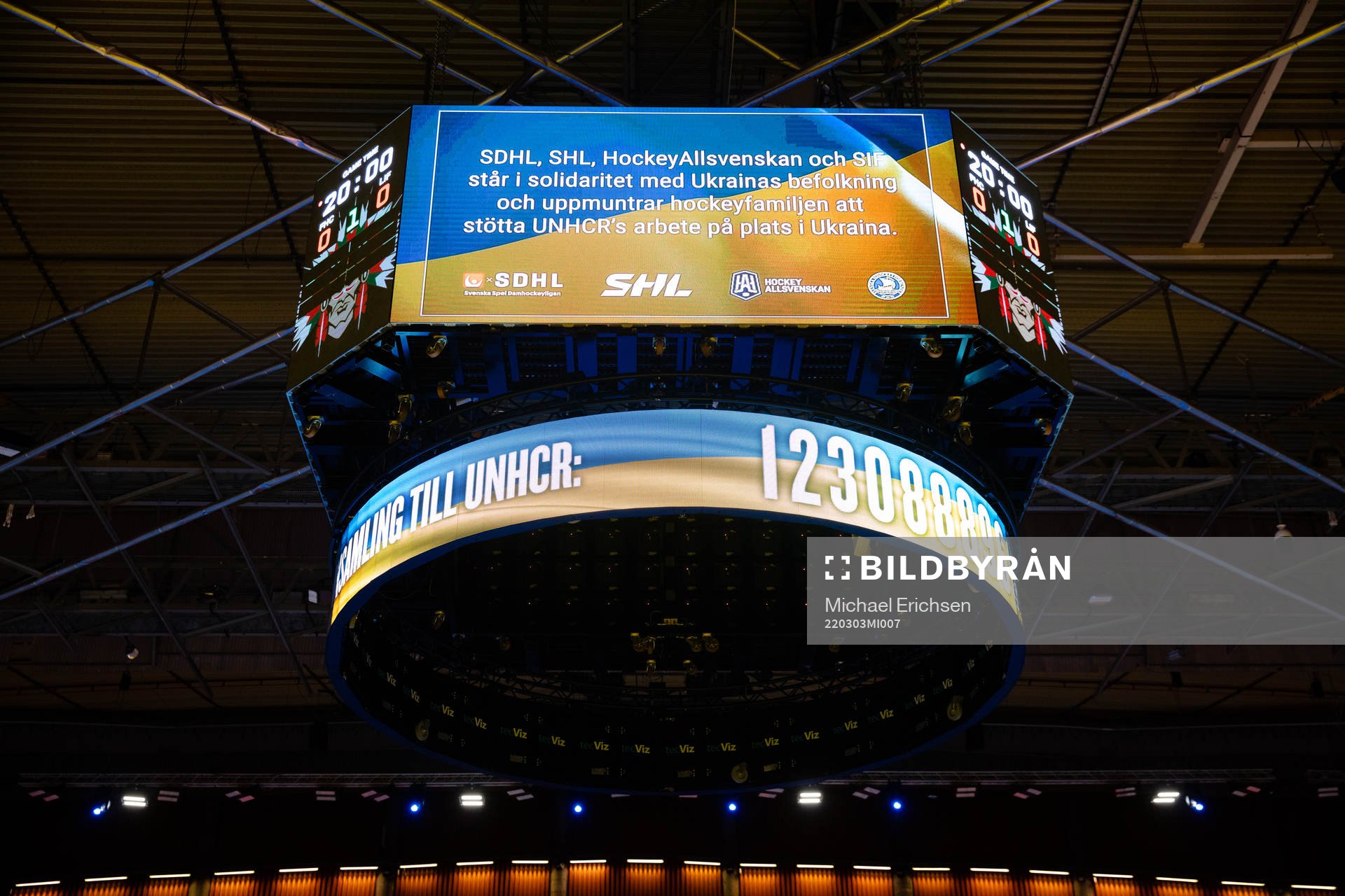 The jumbotron in the arena Scandinavium with a message