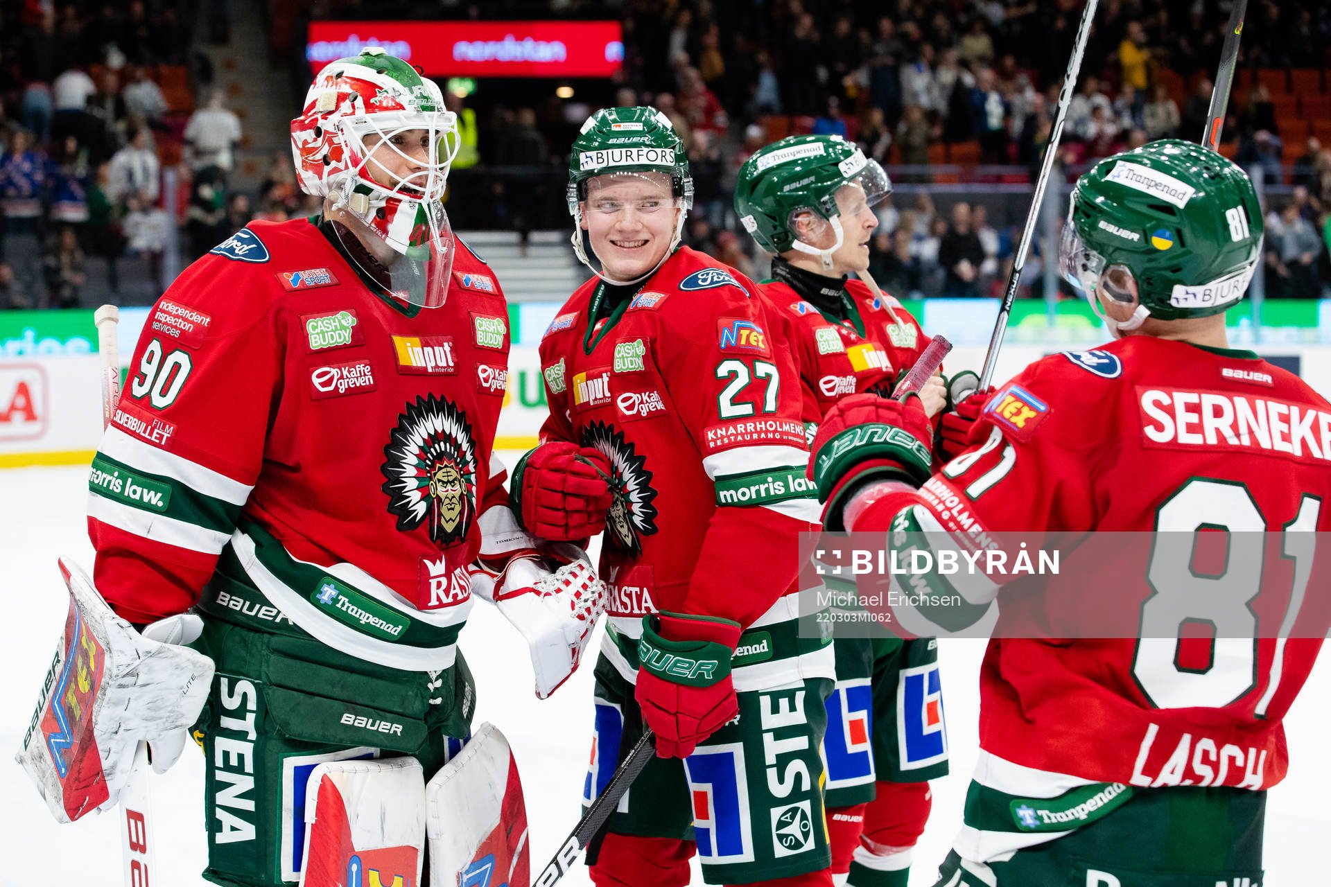 Frölundas målvakt Matthew Tomkins jublar ihop med Teodor