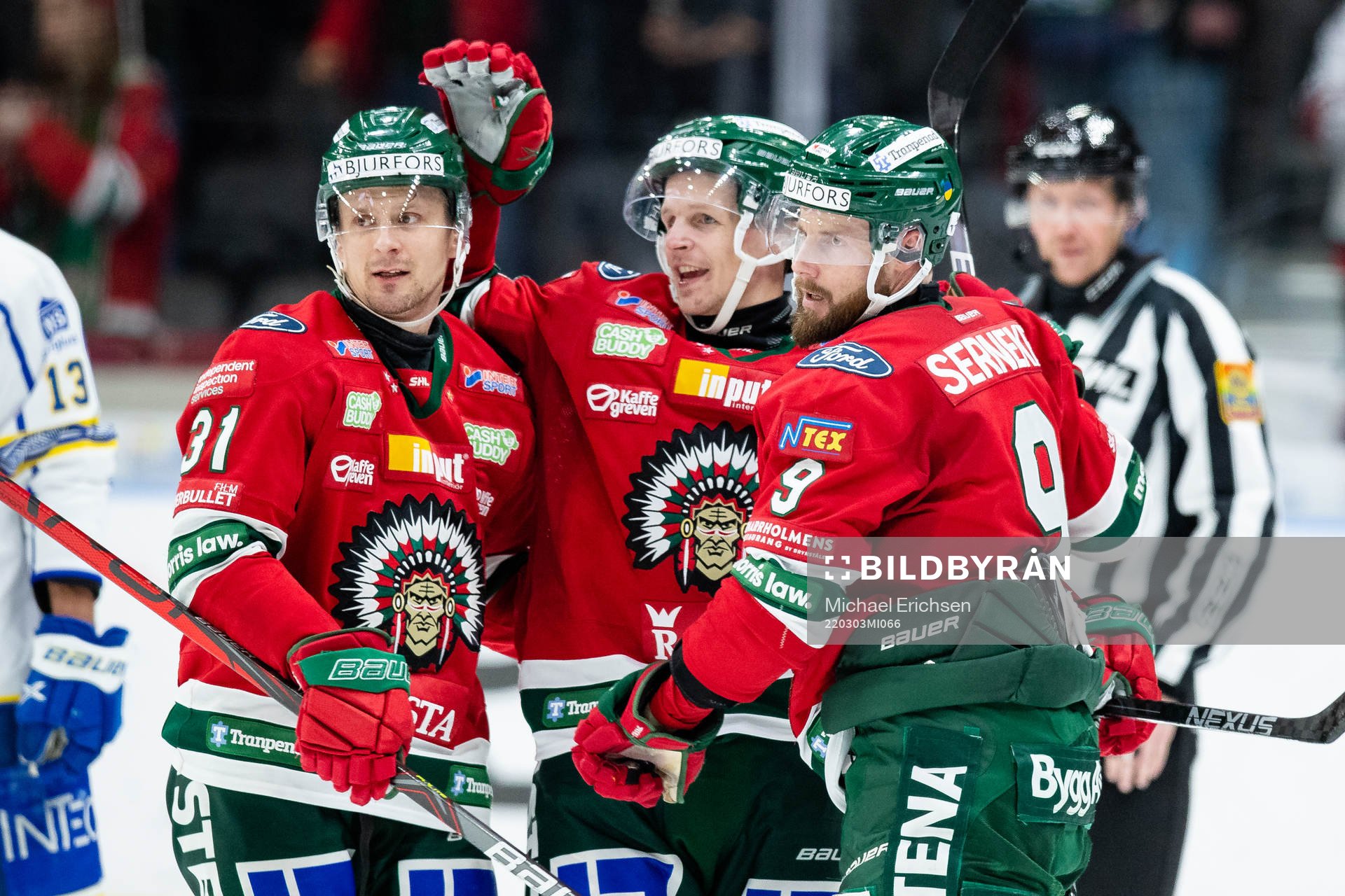 Frölundas Jan Mursak jublar ihop med Nicklas Lasu  och Max