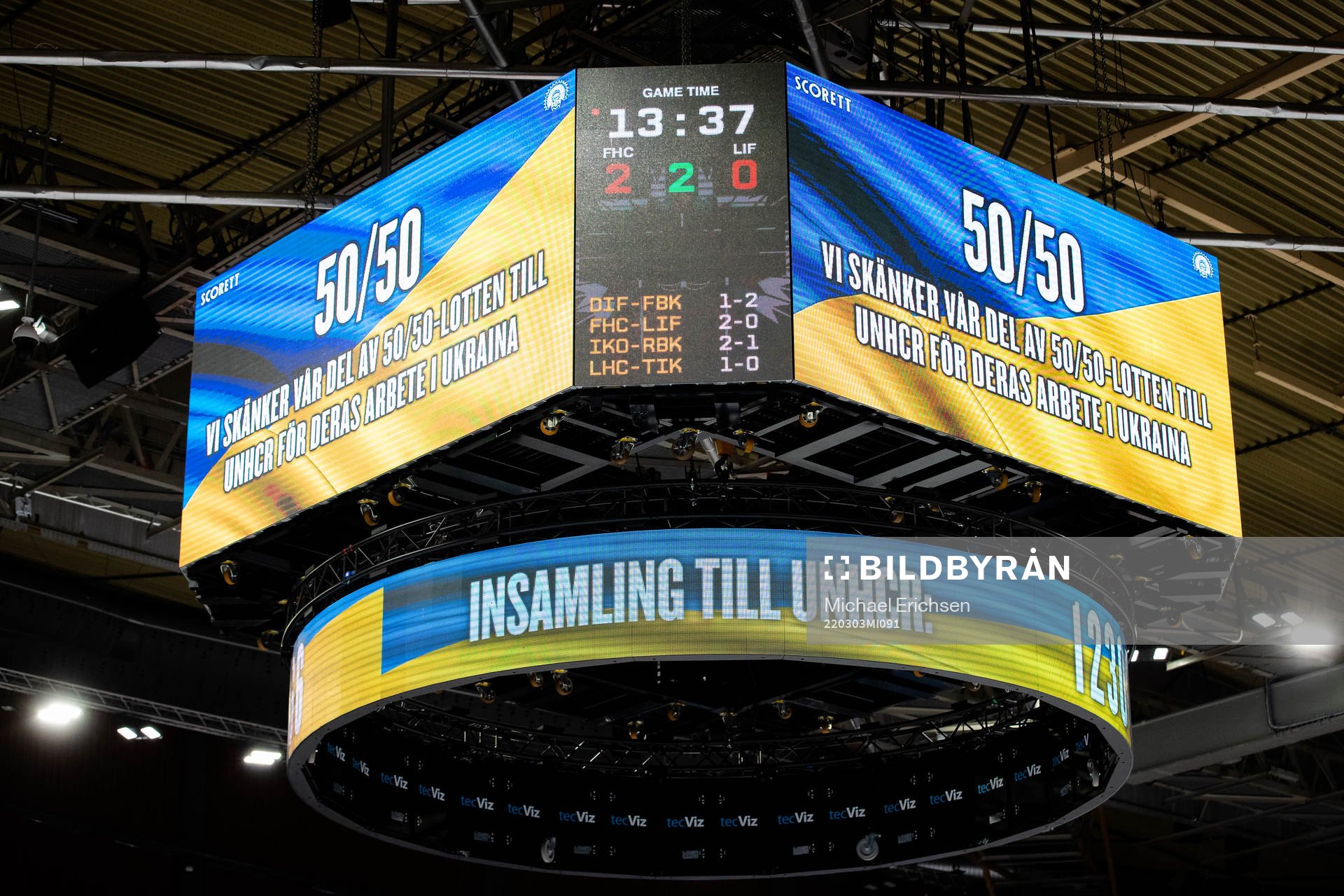 The jumbotron showing a message about tonights 50/50