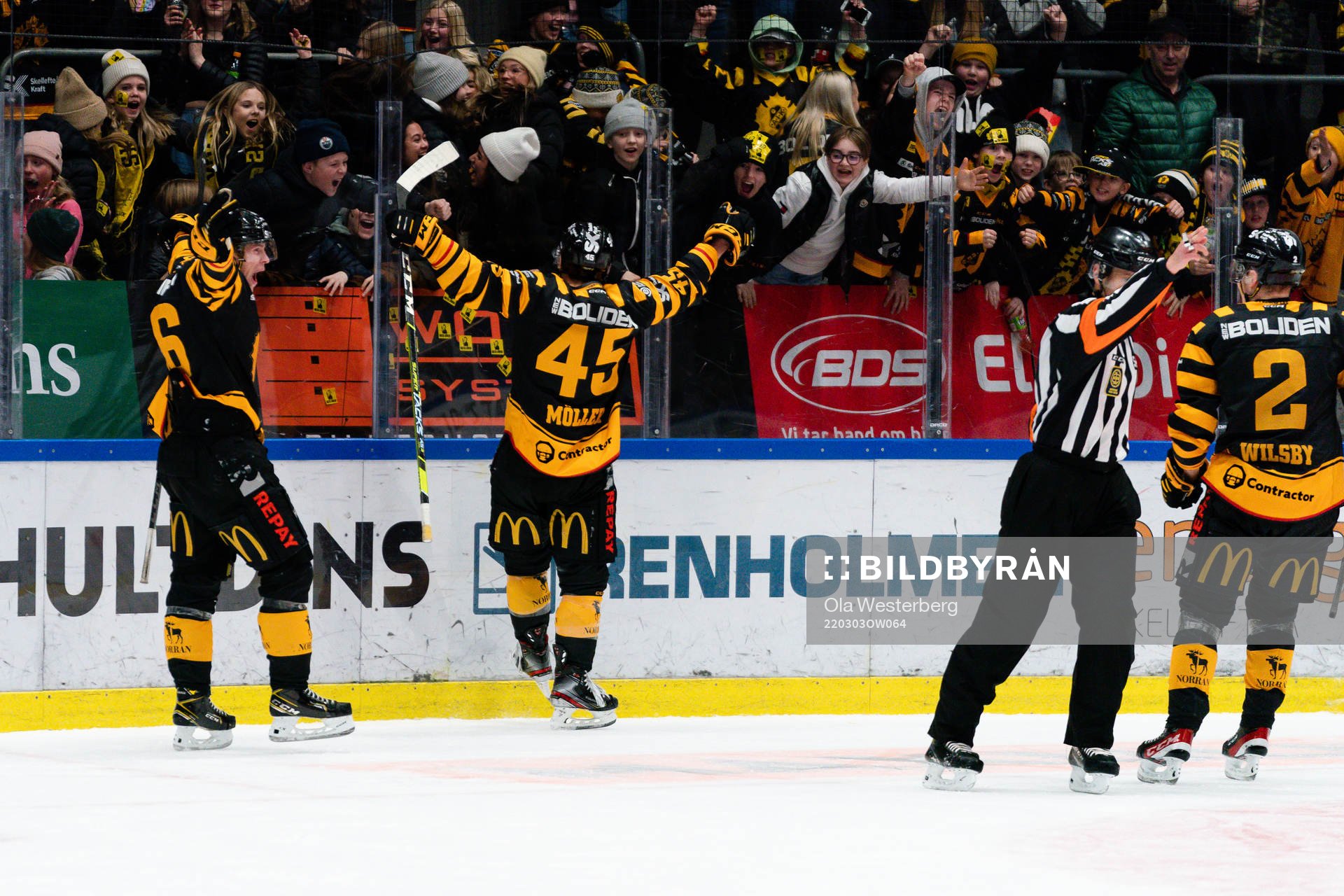 Skellefteås Rickard Hugg och Oscar Möller jublar