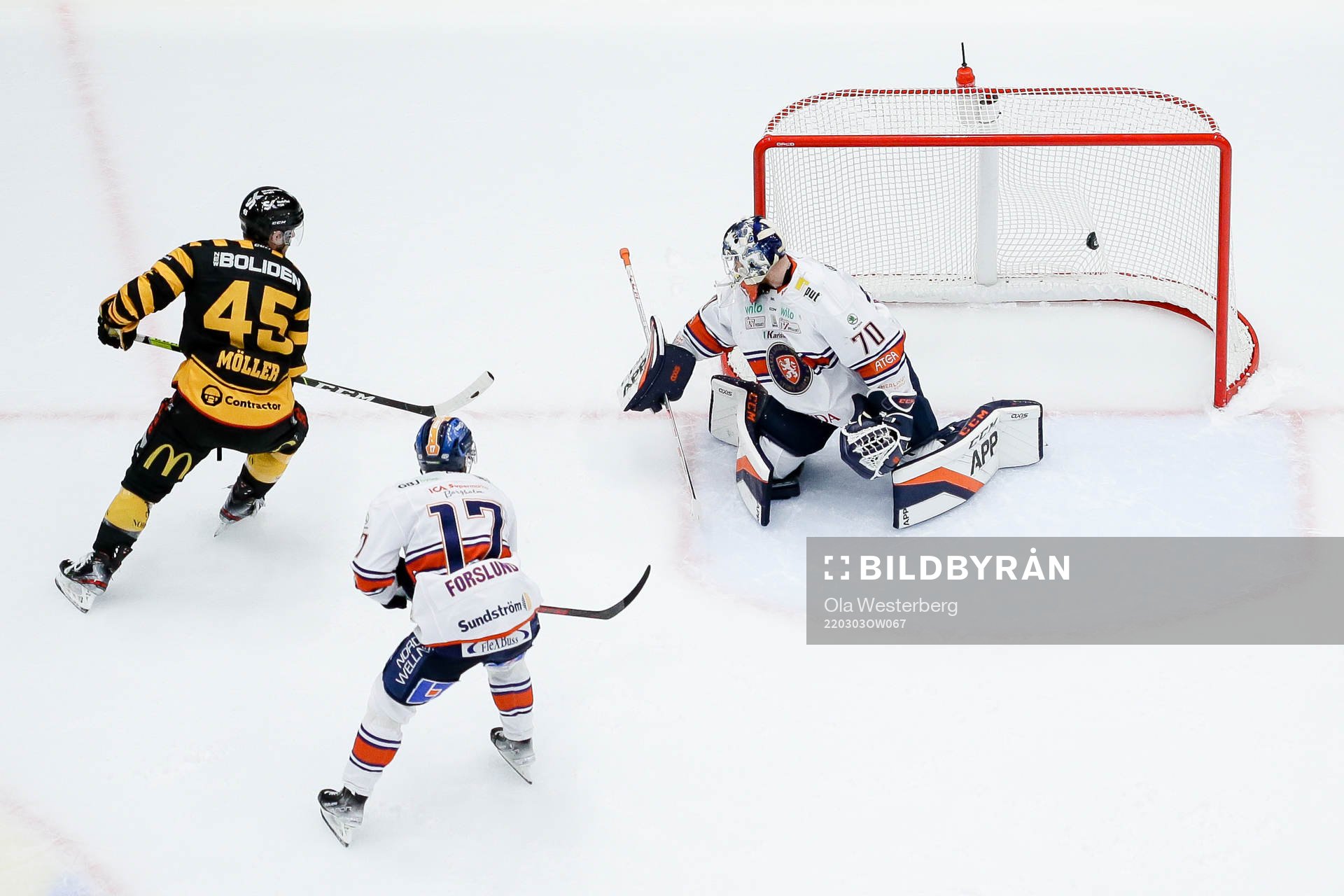 Skellefteås Oscar Möller gör 4-3 på Växjös målvakt