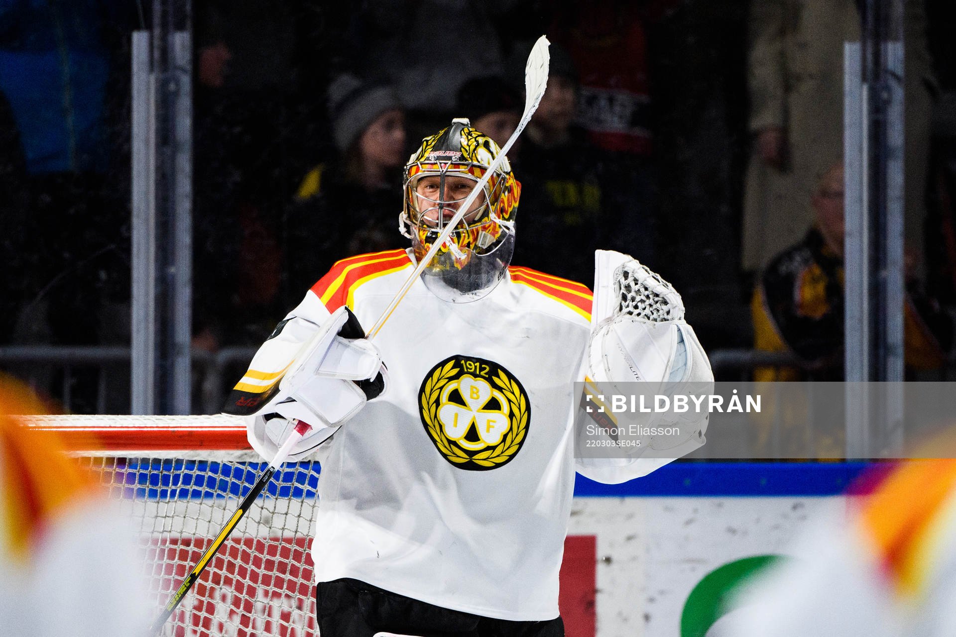 Brynäs målvakt Veini Vehviläinen jublar