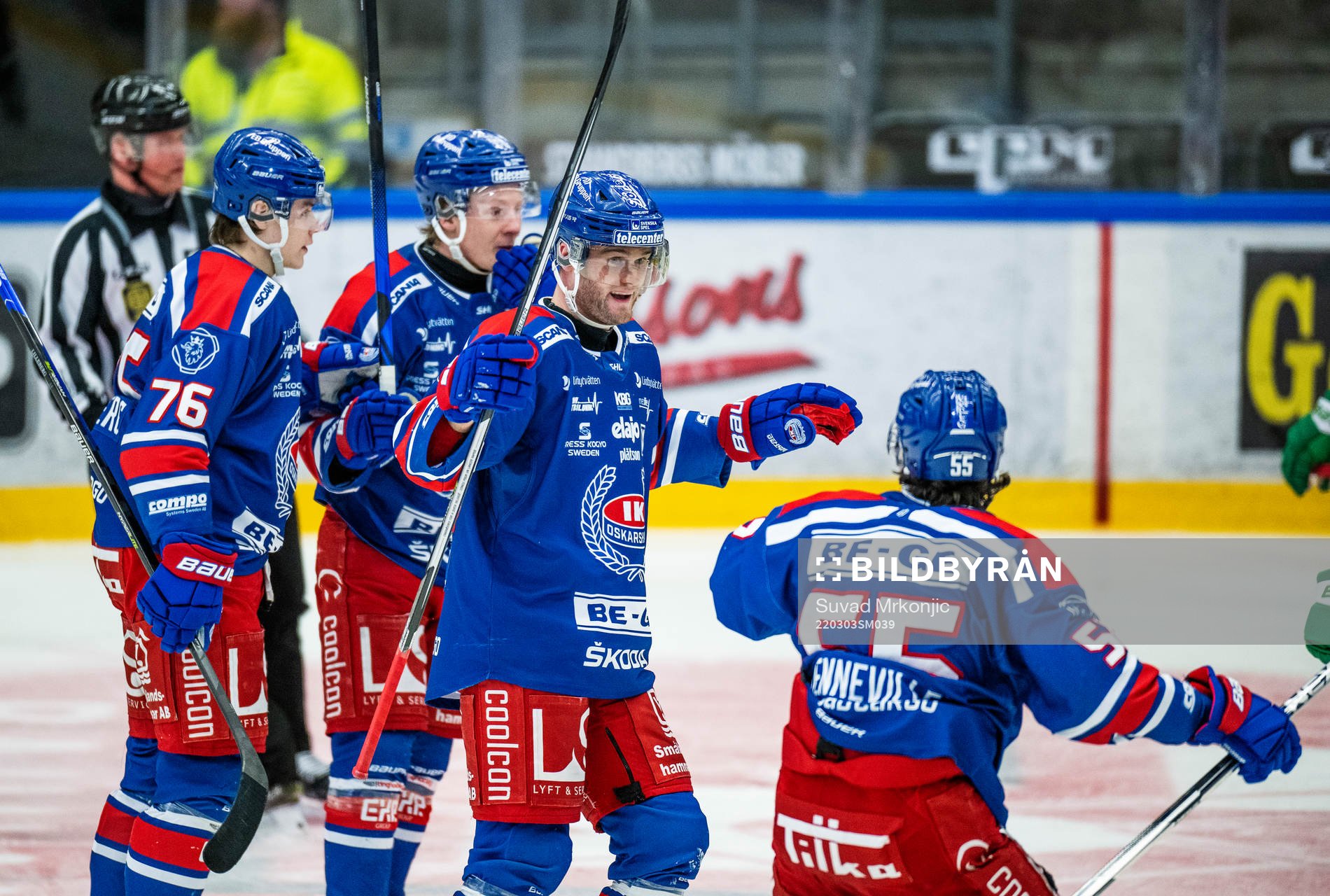 Oskarshamns Kim Rosdahl jublar med lagkamrater
