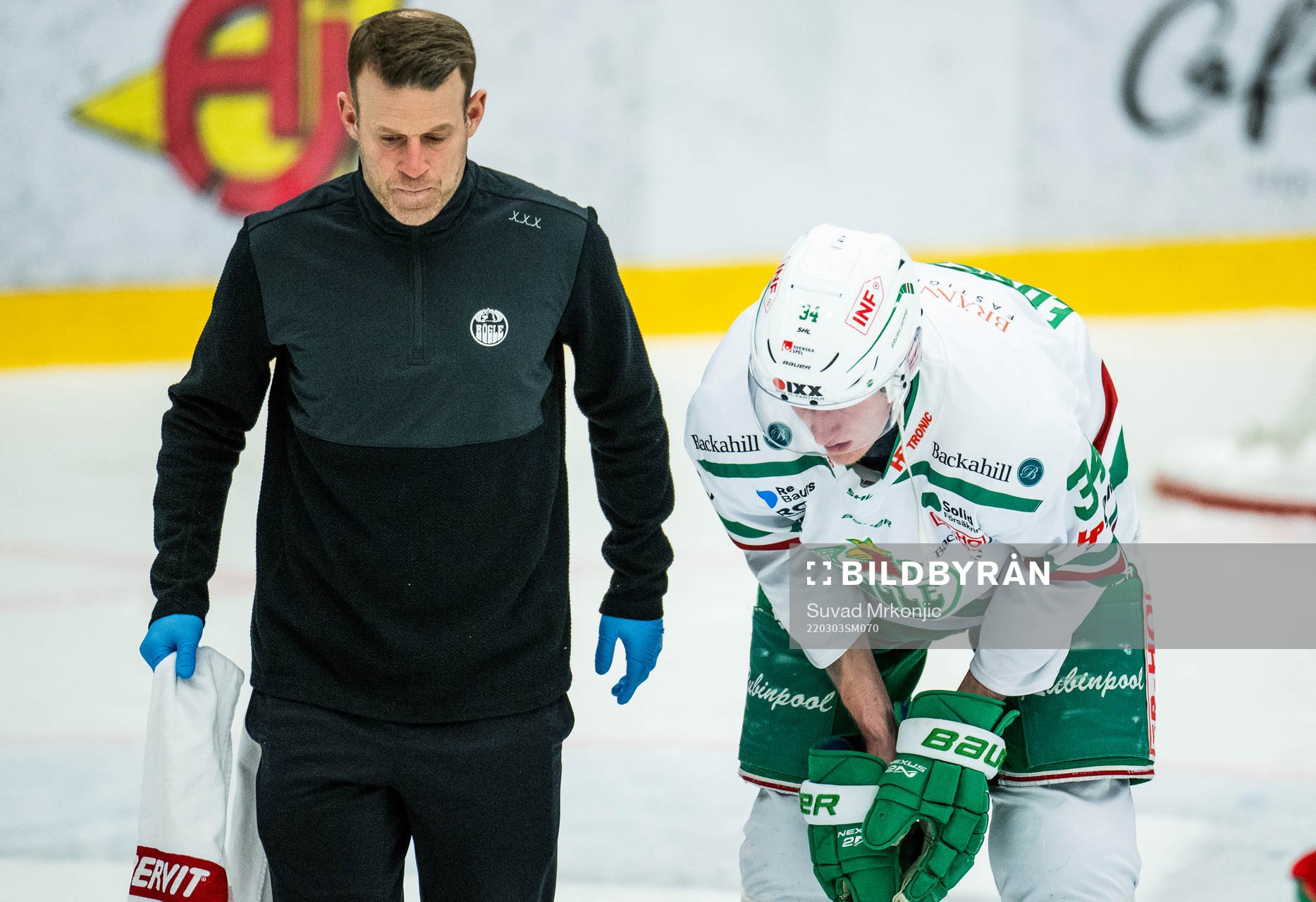 Rögles Adam Edström har ont