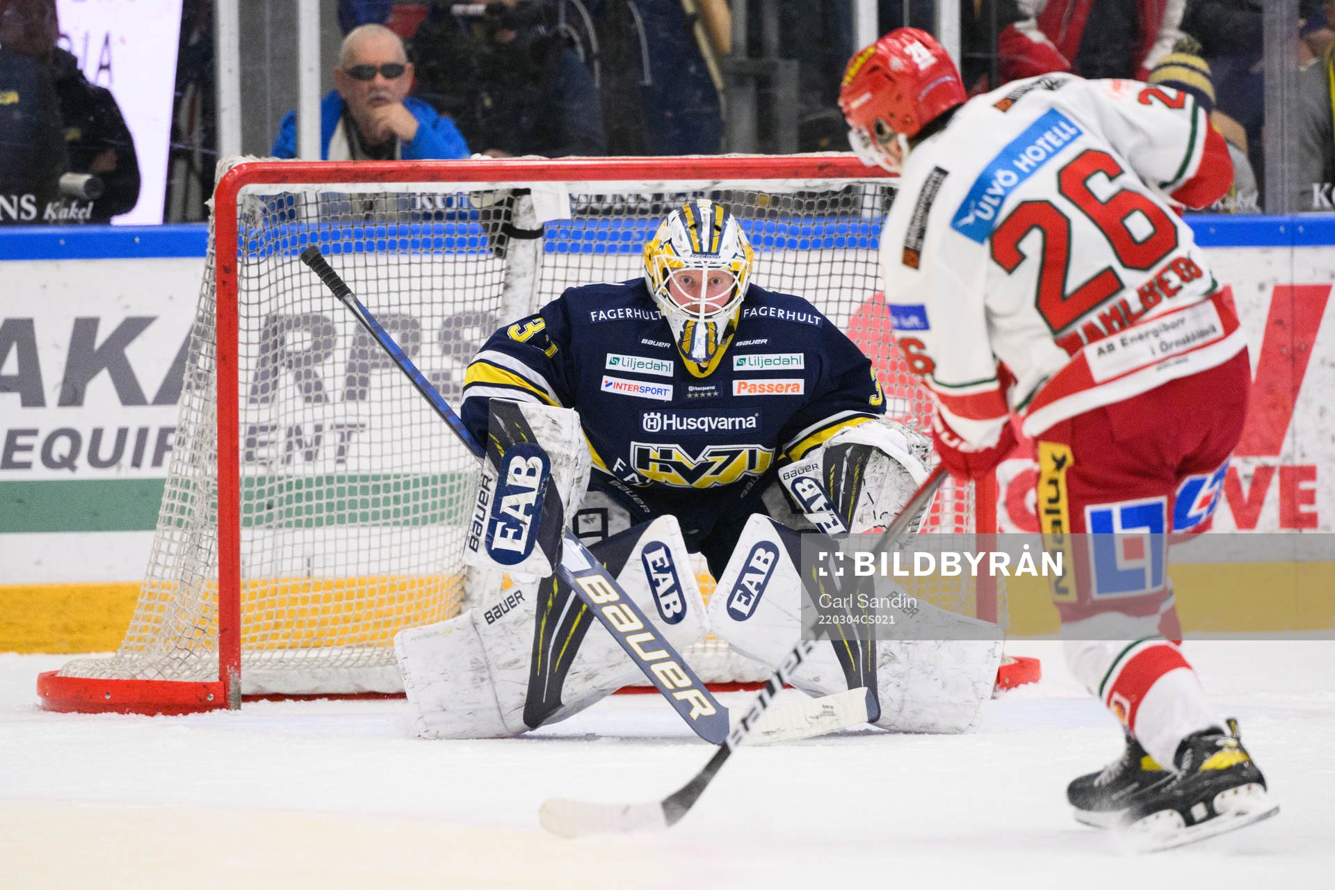 s målvakt Jonas Gunnarsson och Modos Emil Wahlberg